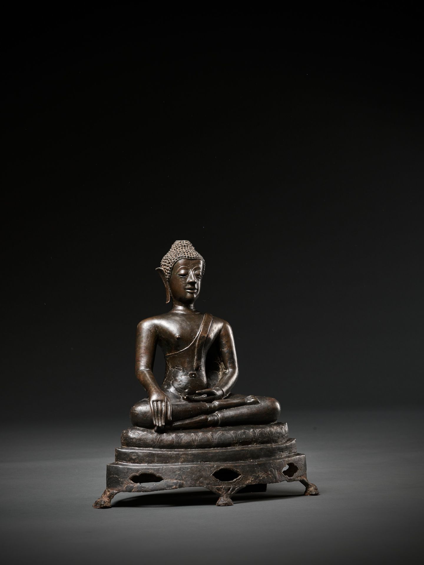 A BRONZE FIGURE OF BUDDHA SHAKYAMUNI, LAN NA KINGDOM - Image 3 of 9