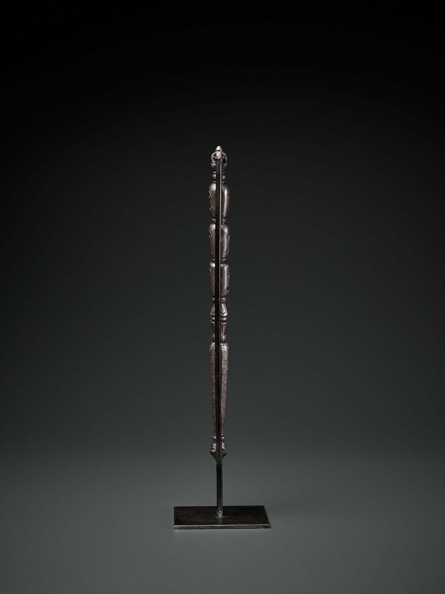 AN IRON RITUAL STAFF, KHATVANGA, 16TH-17TH CENTURY - Bild 8 aus 10