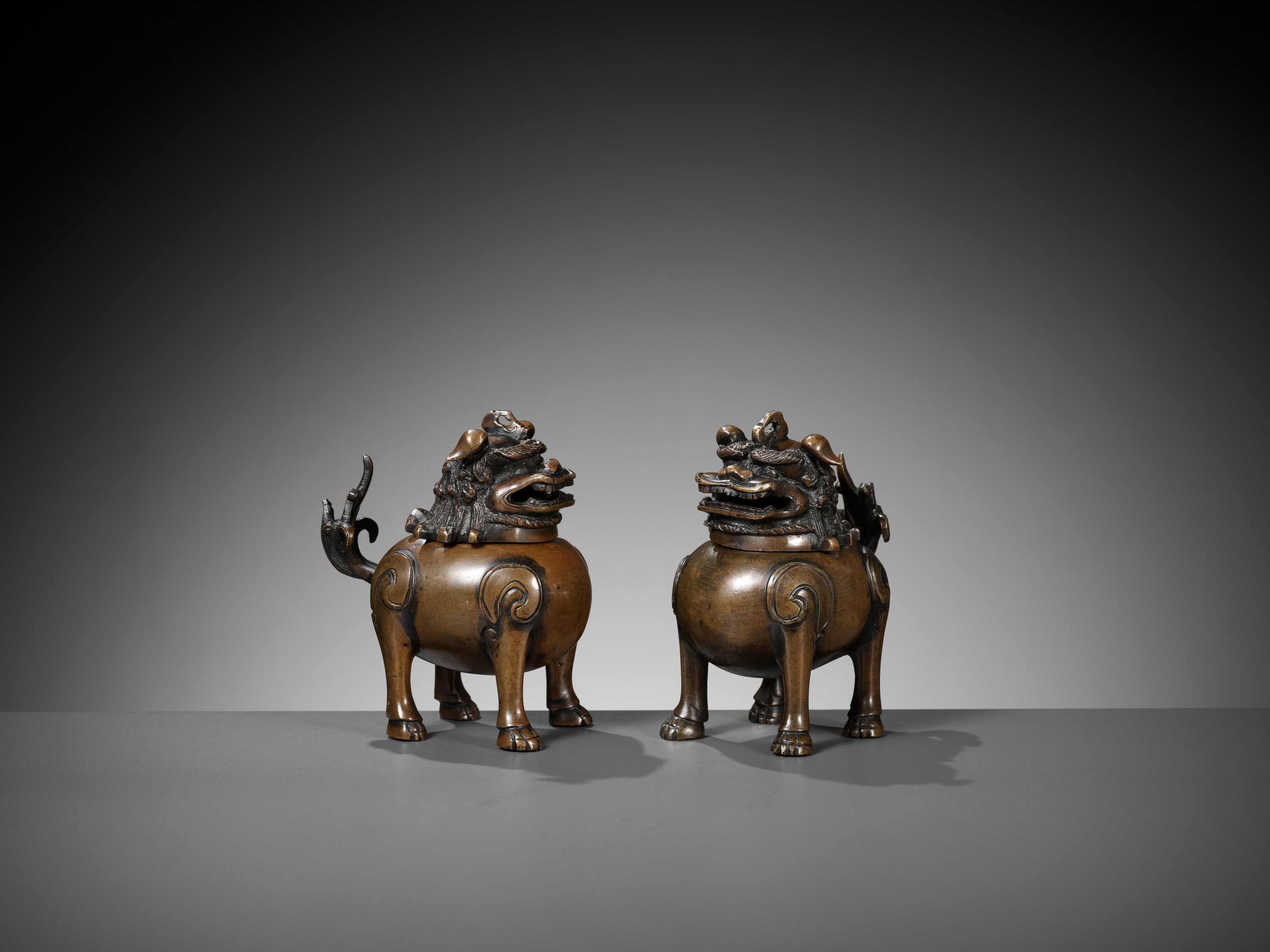 A PAIR OF BRONZE 'LUDUAN' CENSERS, 17TH-18TH CENTURY - Image 2 of 10