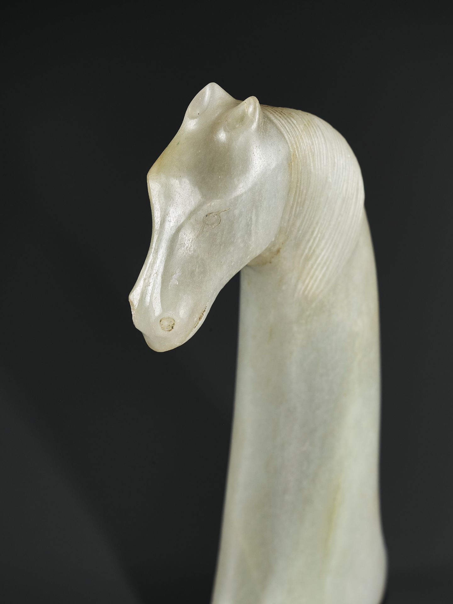 A MUGHAL-STYLE 'HORSE HEAD' DAGGER HILT - Image 3 of 15