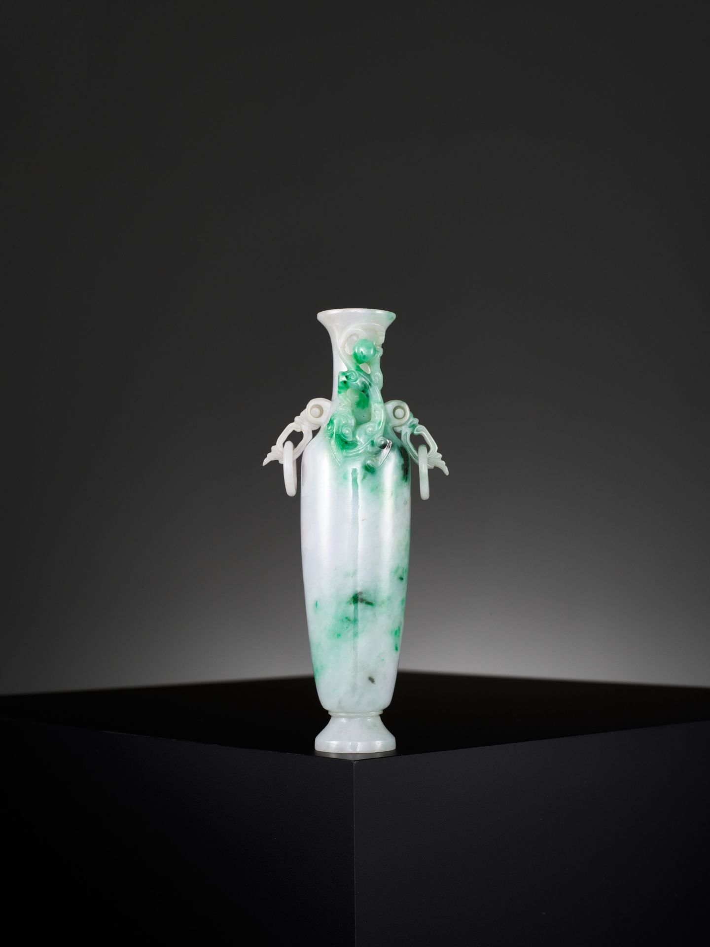 A FINE JADEITE 'CHILONG' AMPHORA VASE, QING DYNASTY - Bild 13 aus 15