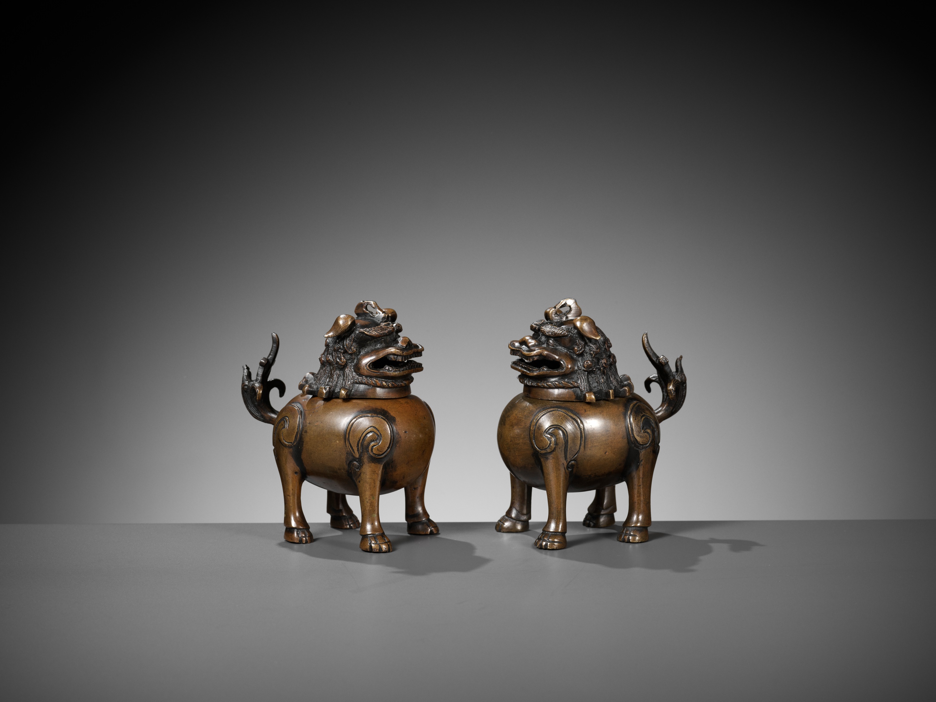 A PAIR OF BRONZE 'LUDUAN' CENSERS, 17TH-18TH CENTURY - Image 8 of 10
