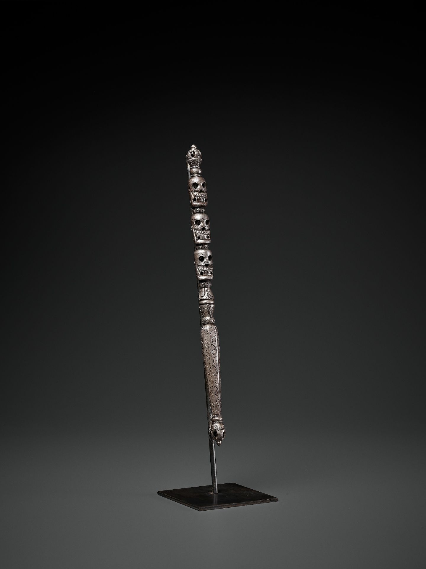 AN IRON RITUAL STAFF, KHATVANGA, 16TH-17TH CENTURY - Bild 10 aus 10