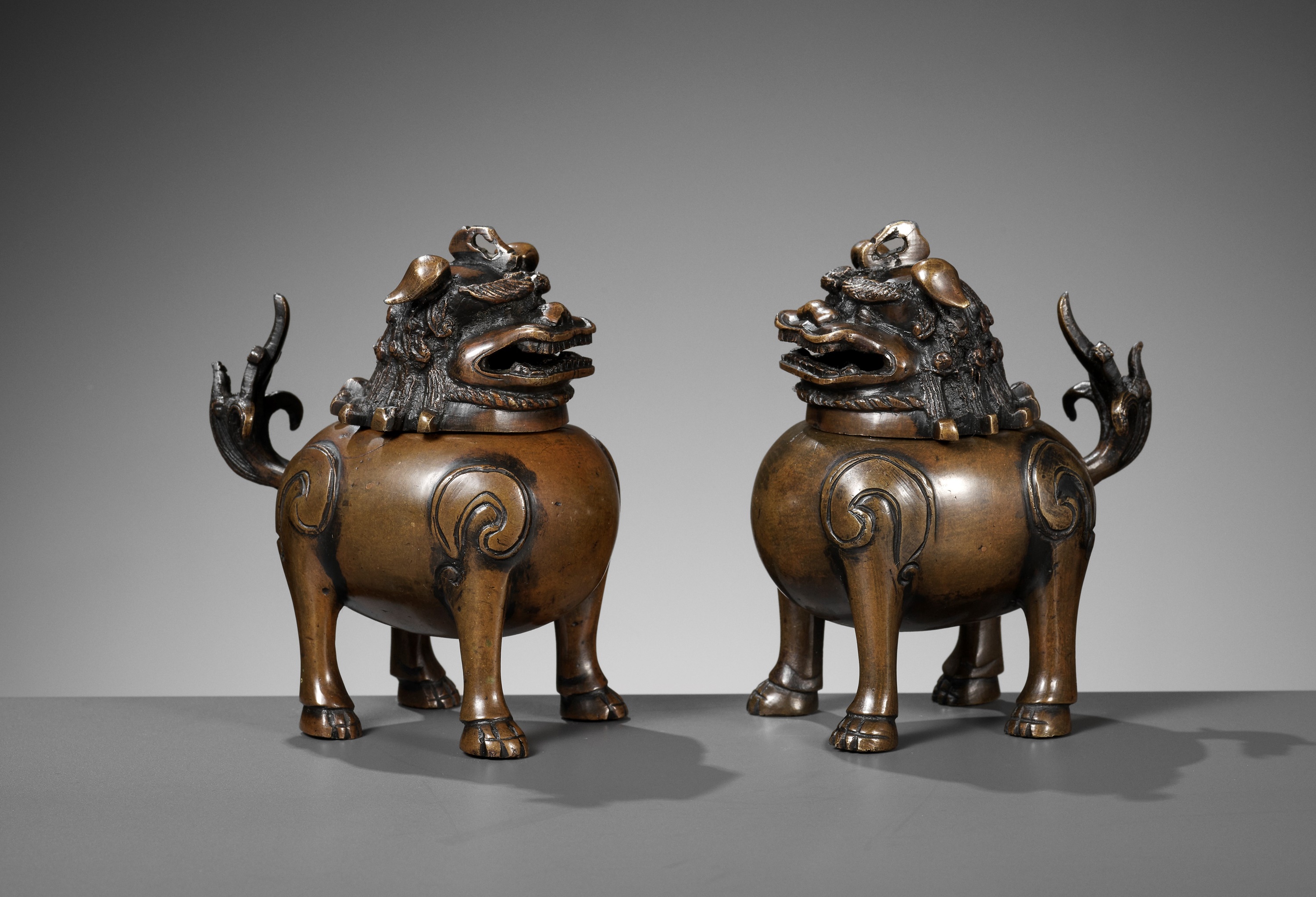 A PAIR OF BRONZE 'LUDUAN' CENSERS, 17TH-18TH CENTURY