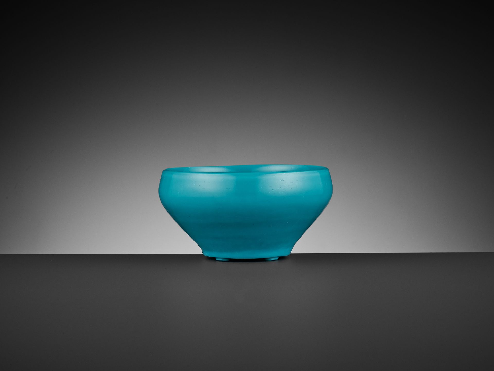 A TURQUOISE GLASS ALMS BOWL, QING DYNASTY - Bild 9 aus 10