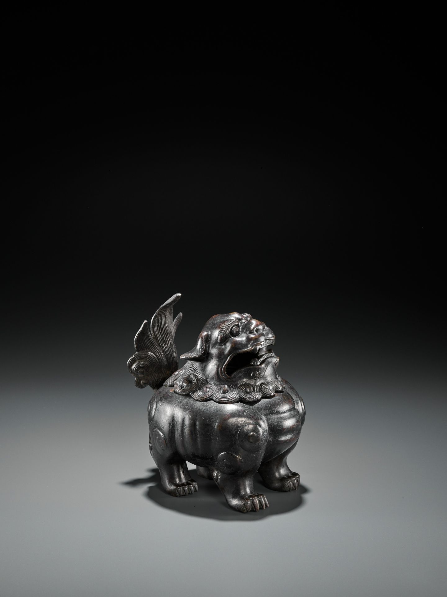 A BRONZE 'BUDDHIST LION' CENSER AND COVER, QING DYNASTY - Bild 4 aus 16