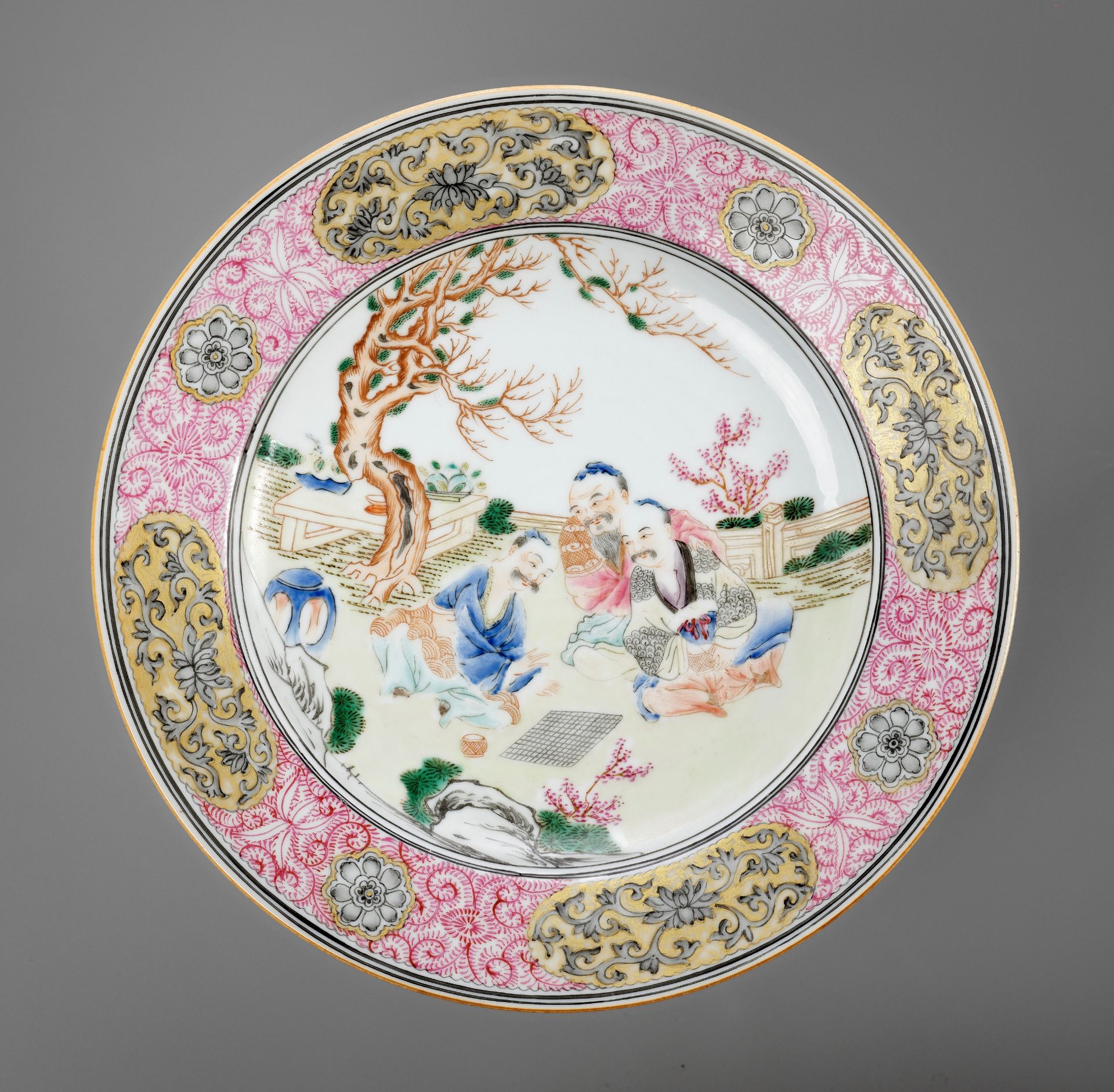 A GILT, ENAMELED AND GRISAILLE-DECORATED FAMILLE ROSE 'WEIQI PLAYERS' DISH, 18TH CENTURY