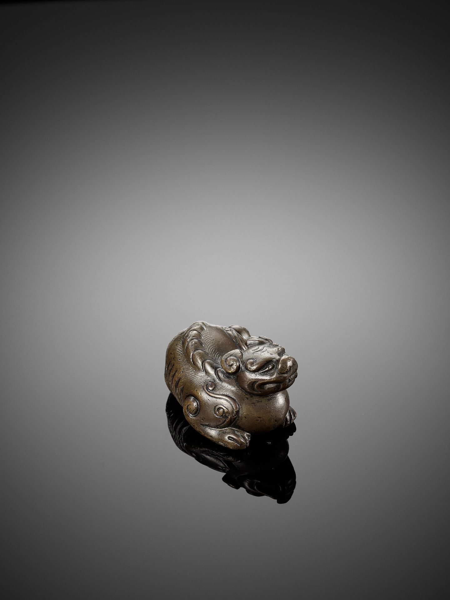 A HEAVY BRONZE 'LION' WEIGHT, MING DYNASTY - Bild 9 aus 13