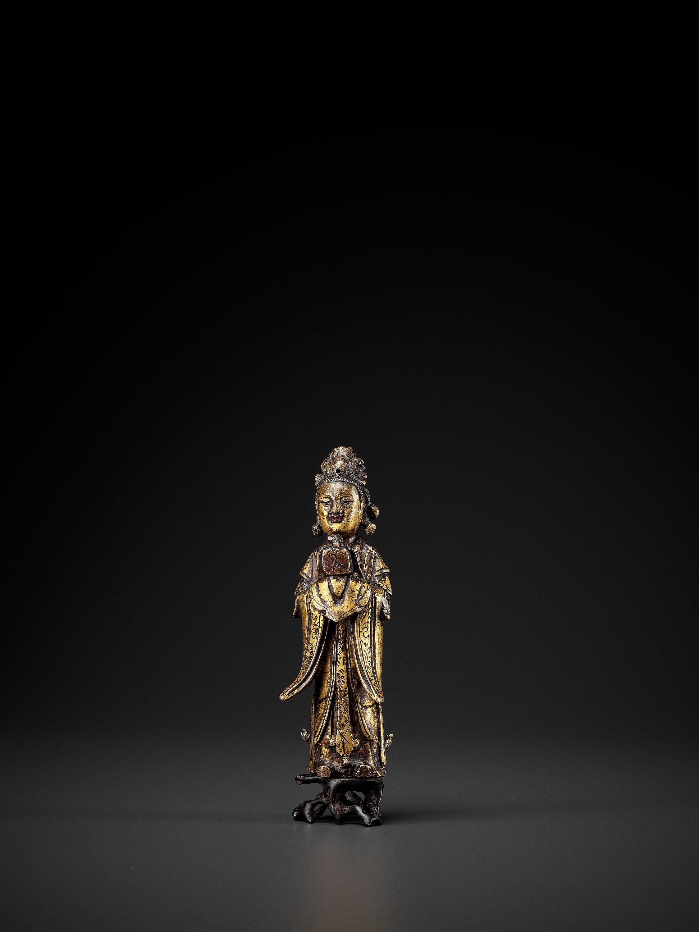 A GILT-BRONZE FIGURE OF A LADY, MING DYNASTY - Image 2 of 10