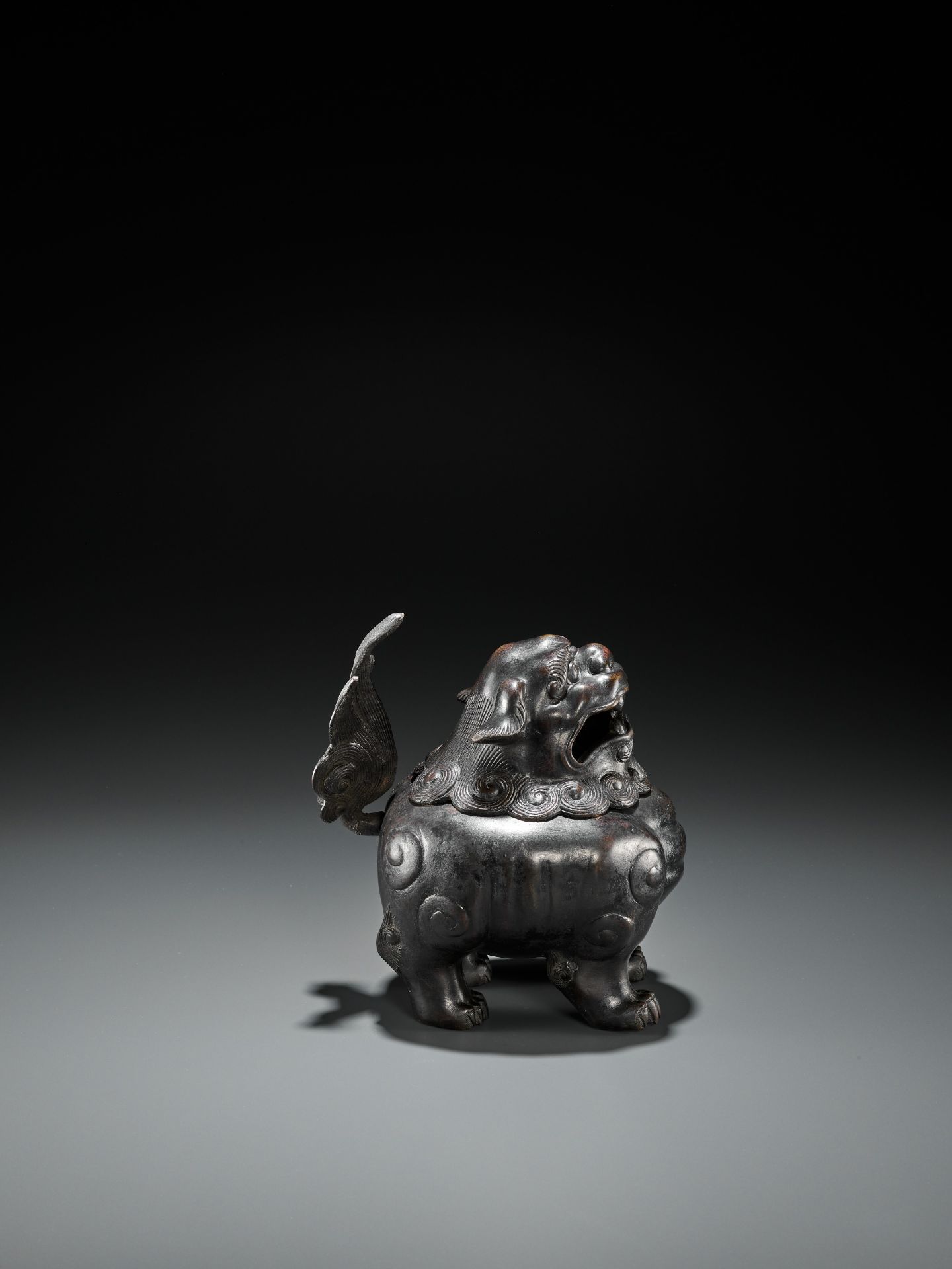 A BRONZE 'BUDDHIST LION' CENSER AND COVER, QING DYNASTY - Bild 12 aus 16