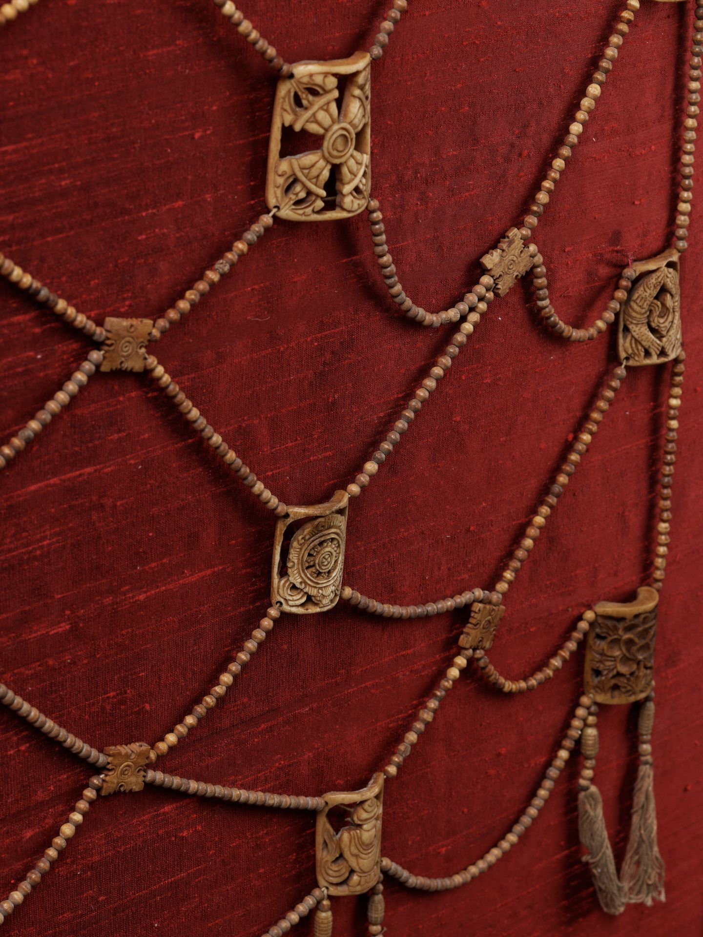 A TIBETAN RITUAL BONE APRON, 18TH-19TH CENTURY - Bild 6 aus 8