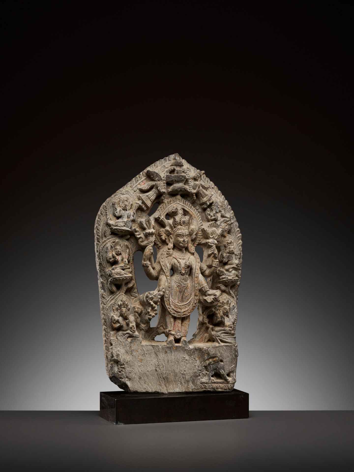 A SCHIST STELE DEPICTING ARDHANARISHVARA, 16TH-17TH CENTURY - Bild 9 aus 9