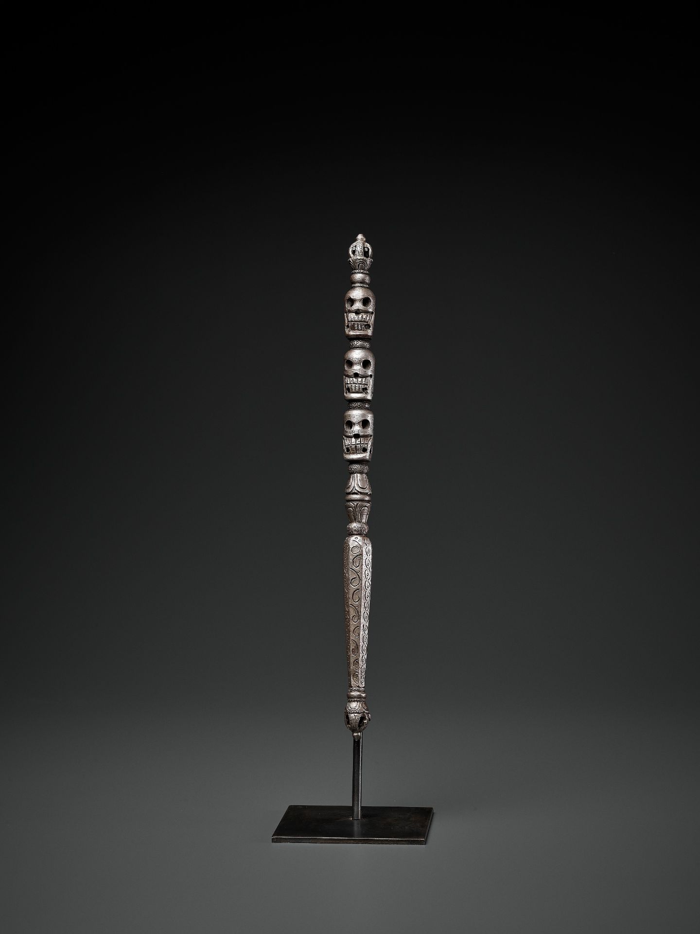 AN IRON RITUAL STAFF, KHATVANGA, 16TH-17TH CENTURY - Bild 5 aus 10