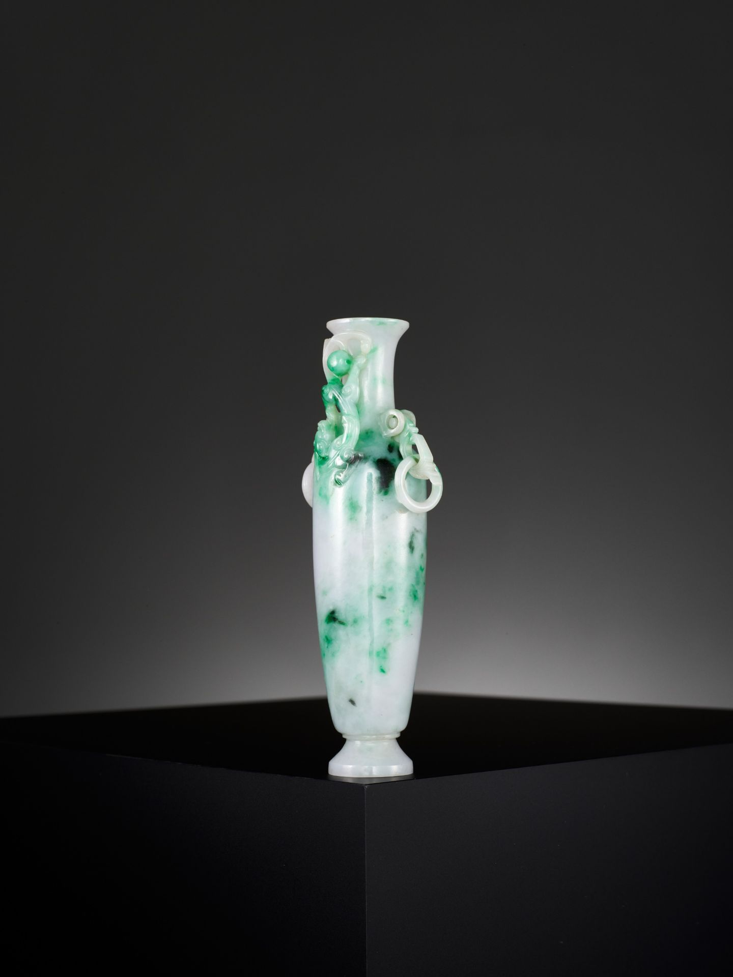 A FINE JADEITE 'CHILONG' AMPHORA VASE, QING DYNASTY - Bild 9 aus 15