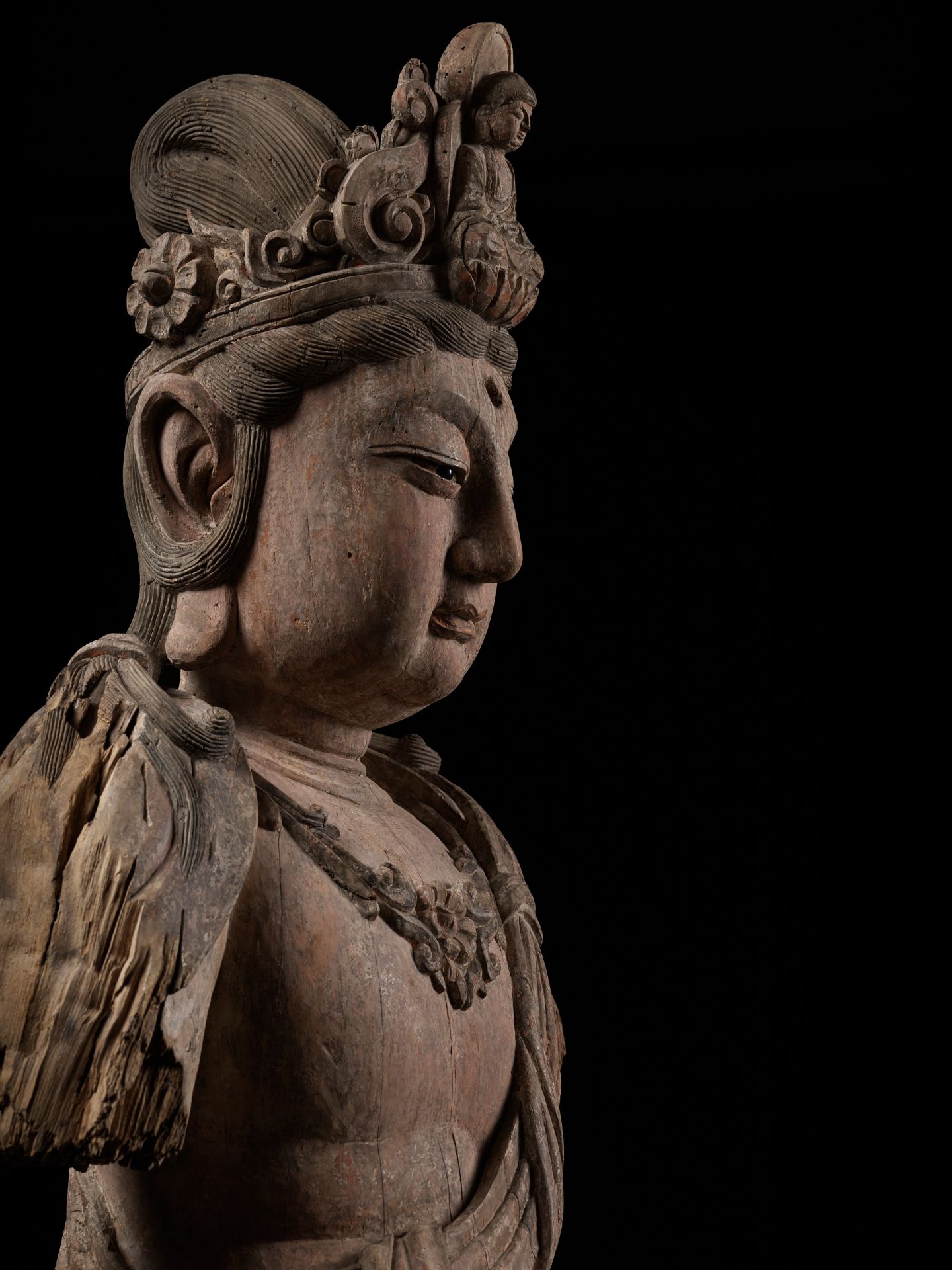 A MONUMENTAL WOOD STATUE OF GUANYIN, QING DYNASTY - Bild 11 aus 16