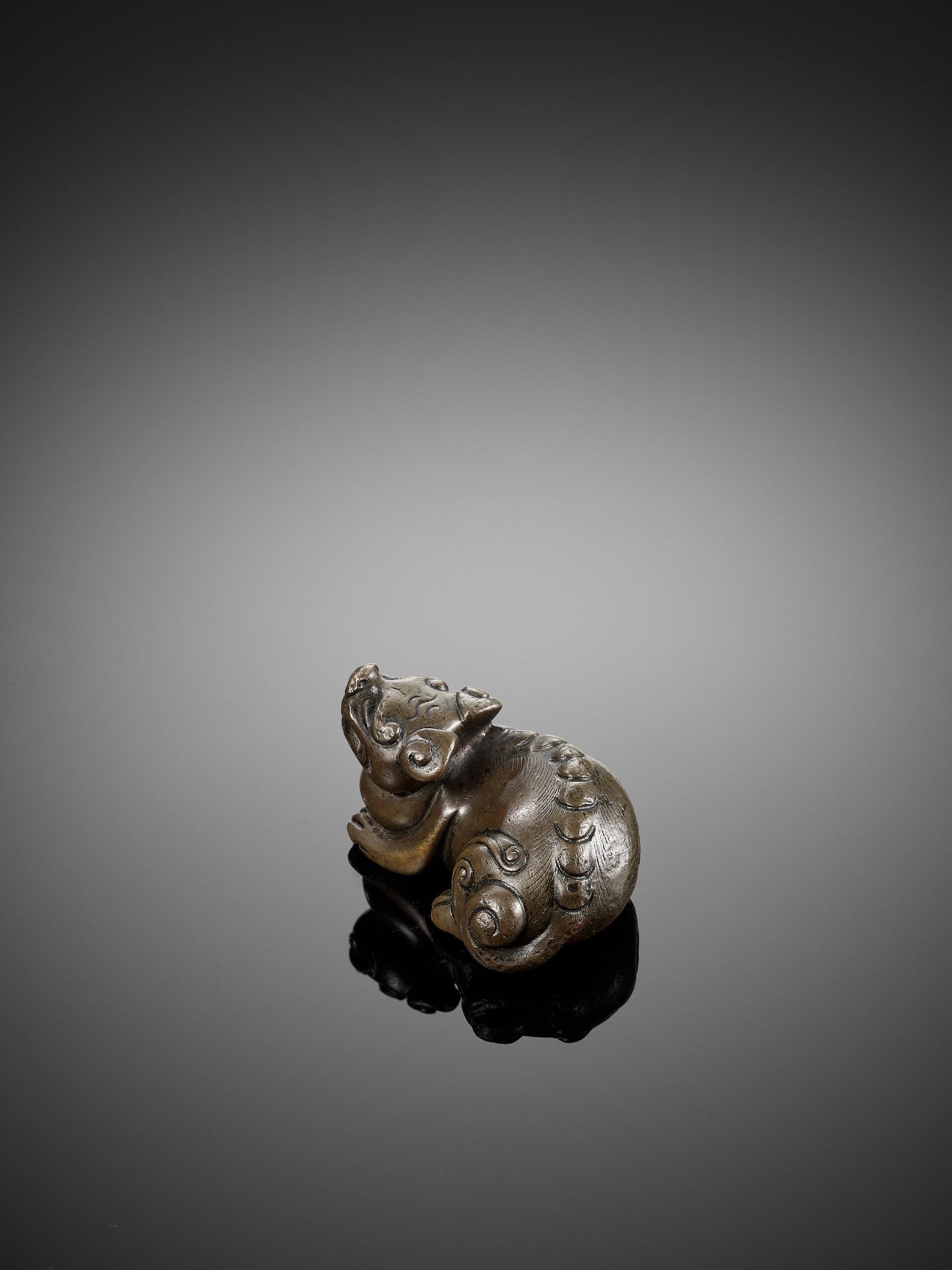 A HEAVY BRONZE 'LION' WEIGHT, MING DYNASTY - Bild 7 aus 13