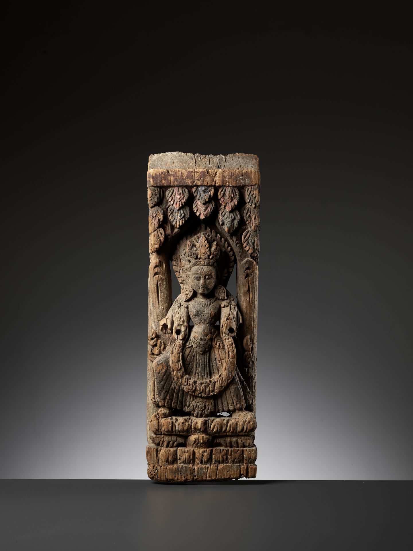 A WOOD RELIEF OF A BODHISATTVA, NEPAL 12TH-14TH CENTURY - Bild 2 aus 8