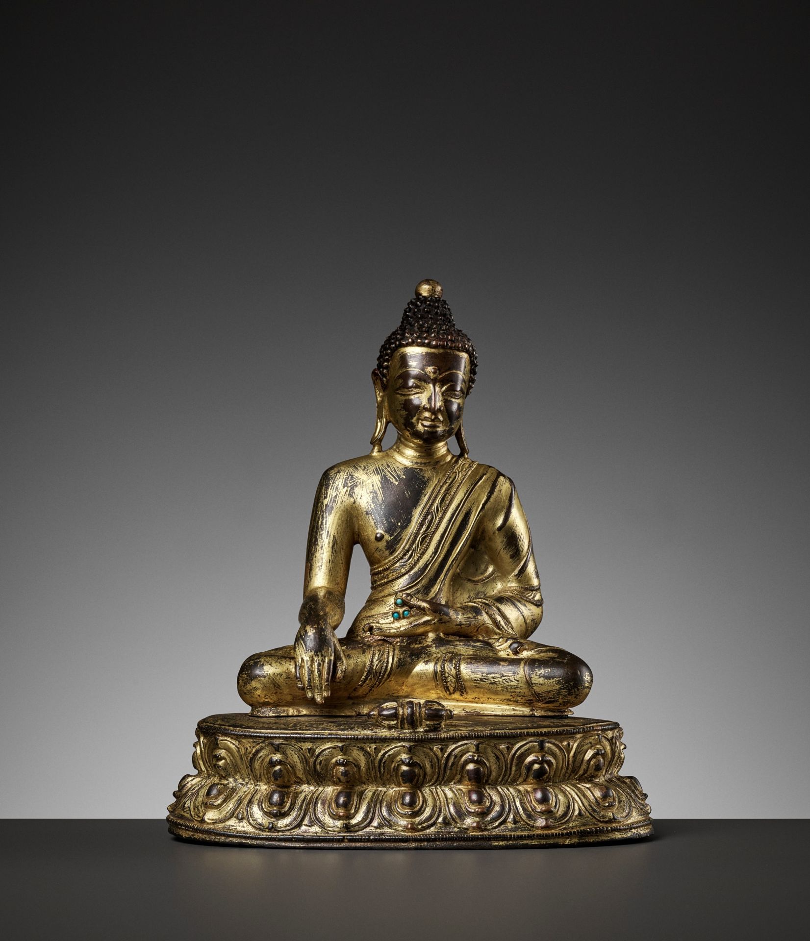 A GILT BRONZE FIGURE OF BUDDHA SHAKYAMUNI, 15TH CENTURY