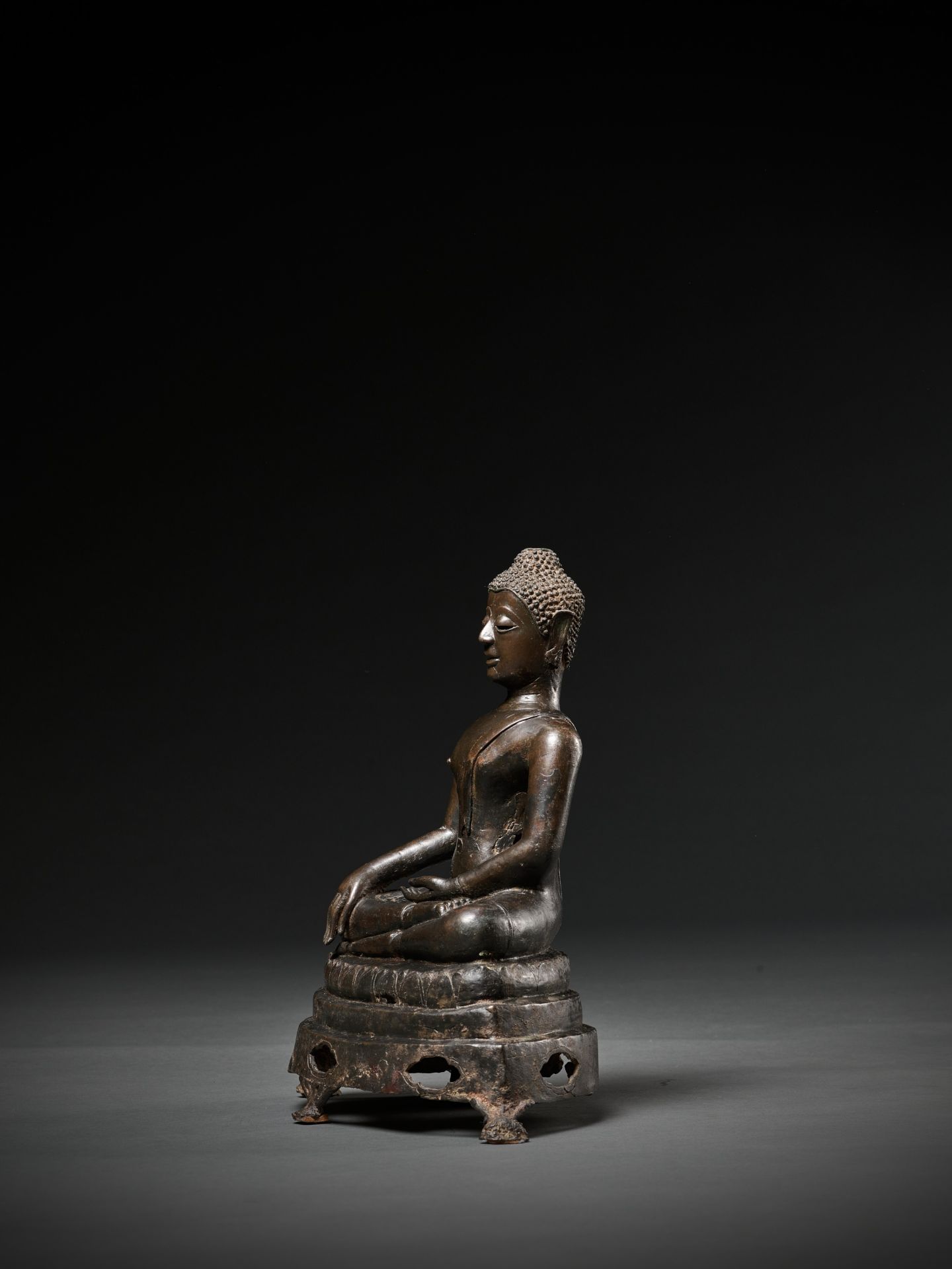 A BRONZE FIGURE OF BUDDHA SHAKYAMUNI, LAN NA KINGDOM - Image 5 of 9