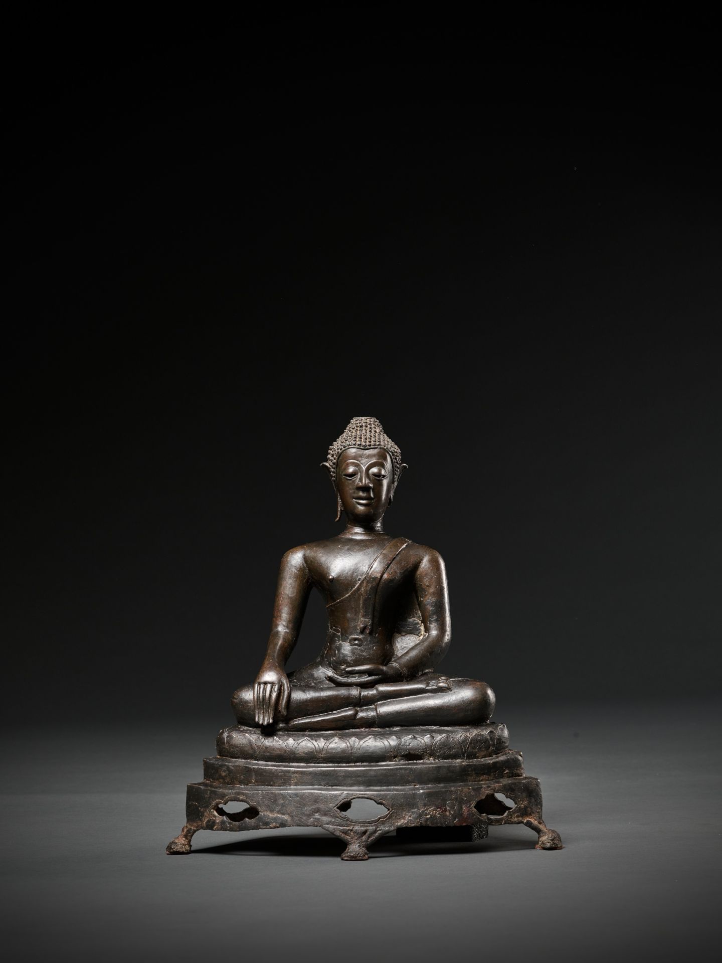 A BRONZE FIGURE OF BUDDHA SHAKYAMUNI, LAN NA KINGDOM - Image 8 of 9