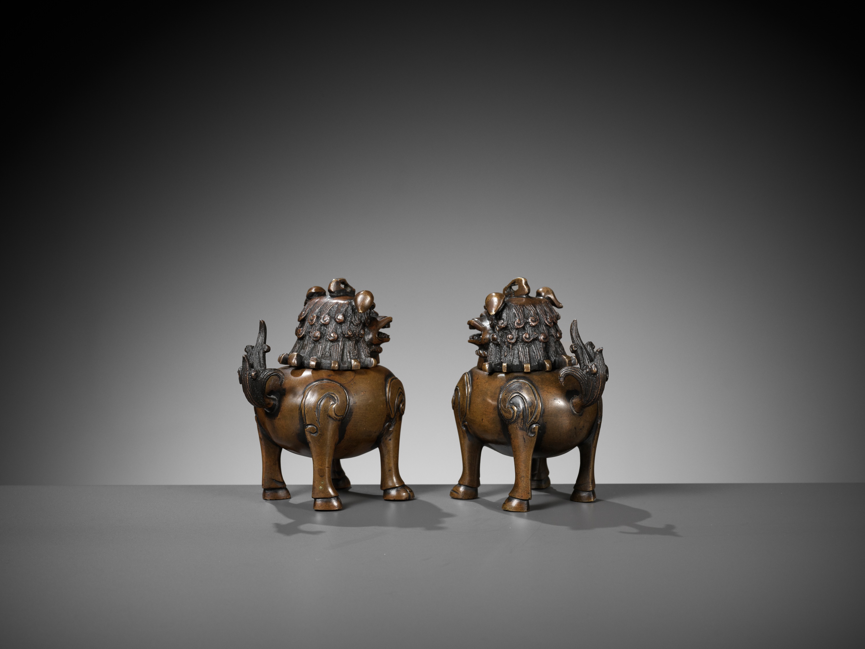 A PAIR OF BRONZE 'LUDUAN' CENSERS, 17TH-18TH CENTURY - Image 3 of 10