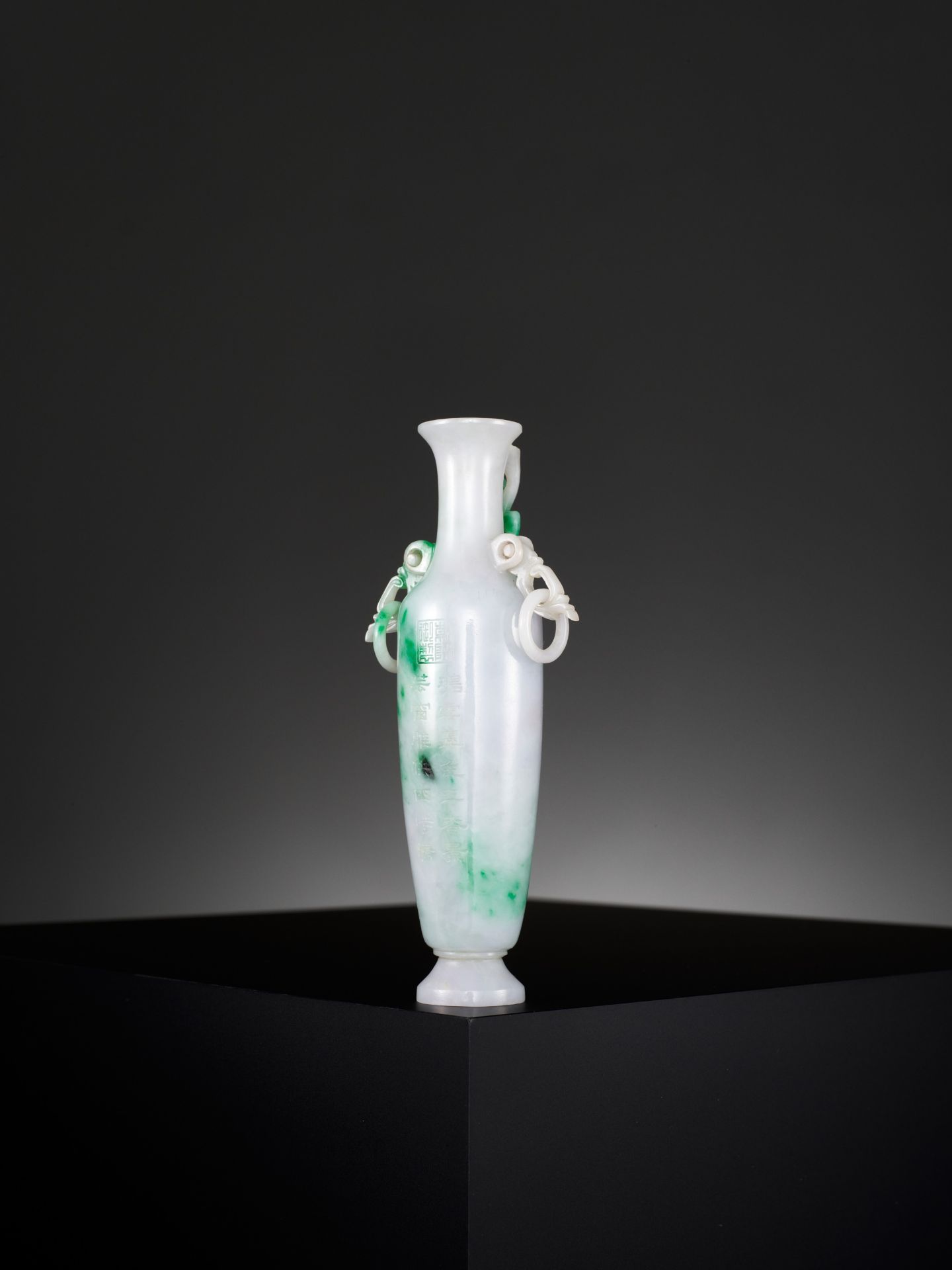 A FINE JADEITE 'CHILONG' AMPHORA VASE, QING DYNASTY - Bild 7 aus 15