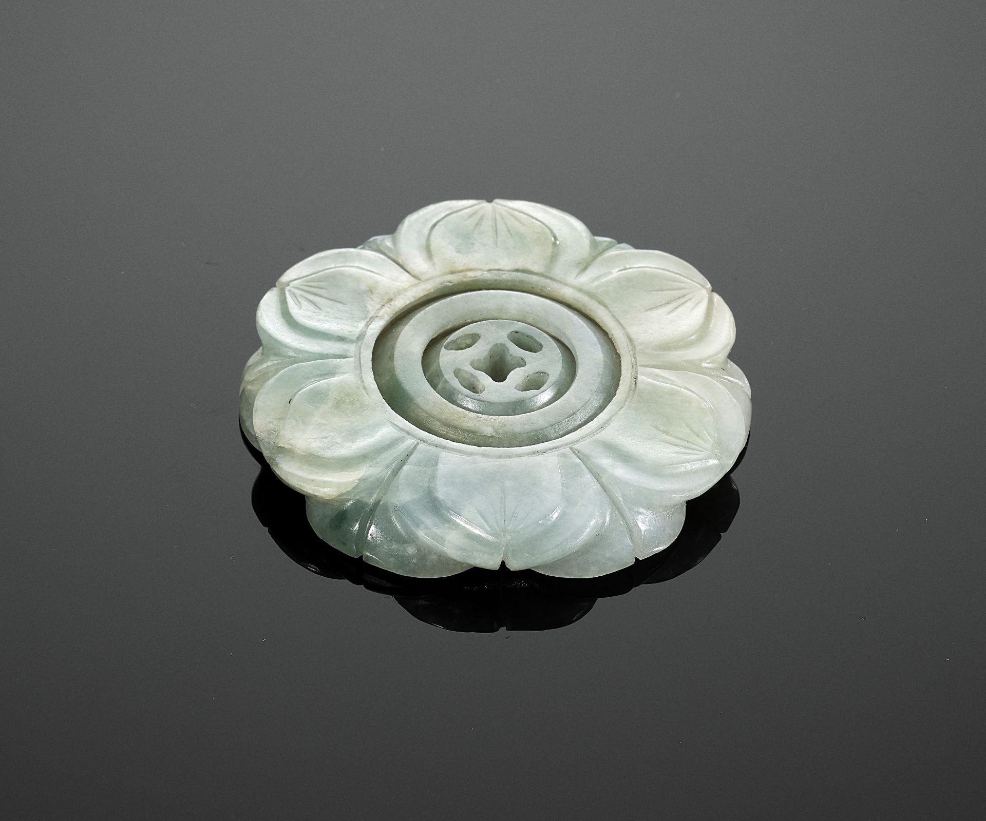 AN INTERLOCKING CELADON JADE LOTUS PENDANT, QING DYNASTY