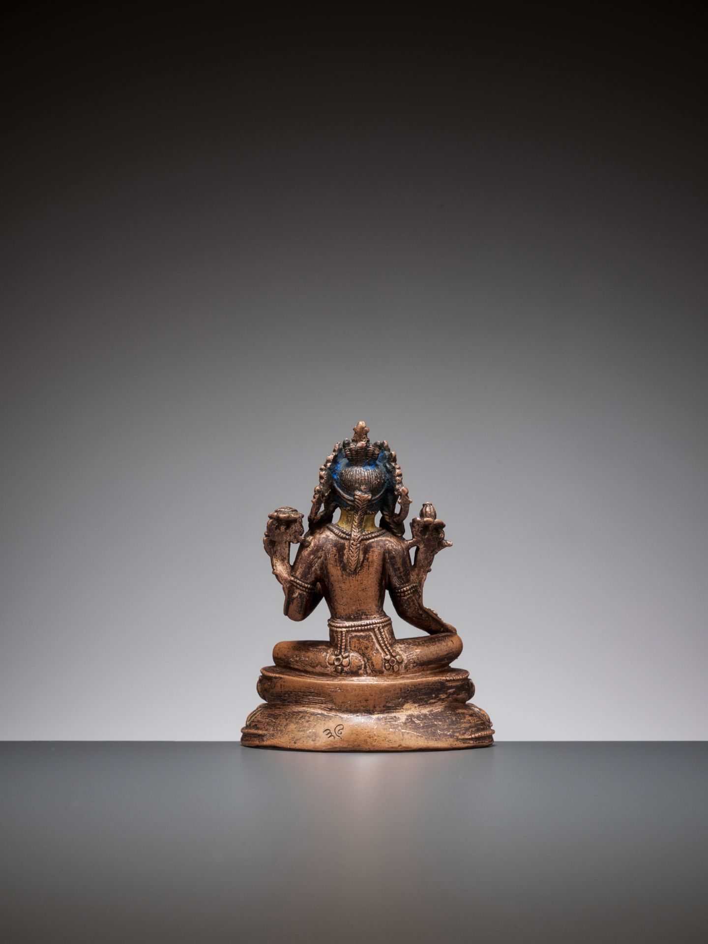 A GILT BRONZE FIGURE OF GREEN TARA, 15TH-16TH CENTURY - Bild 10 aus 10