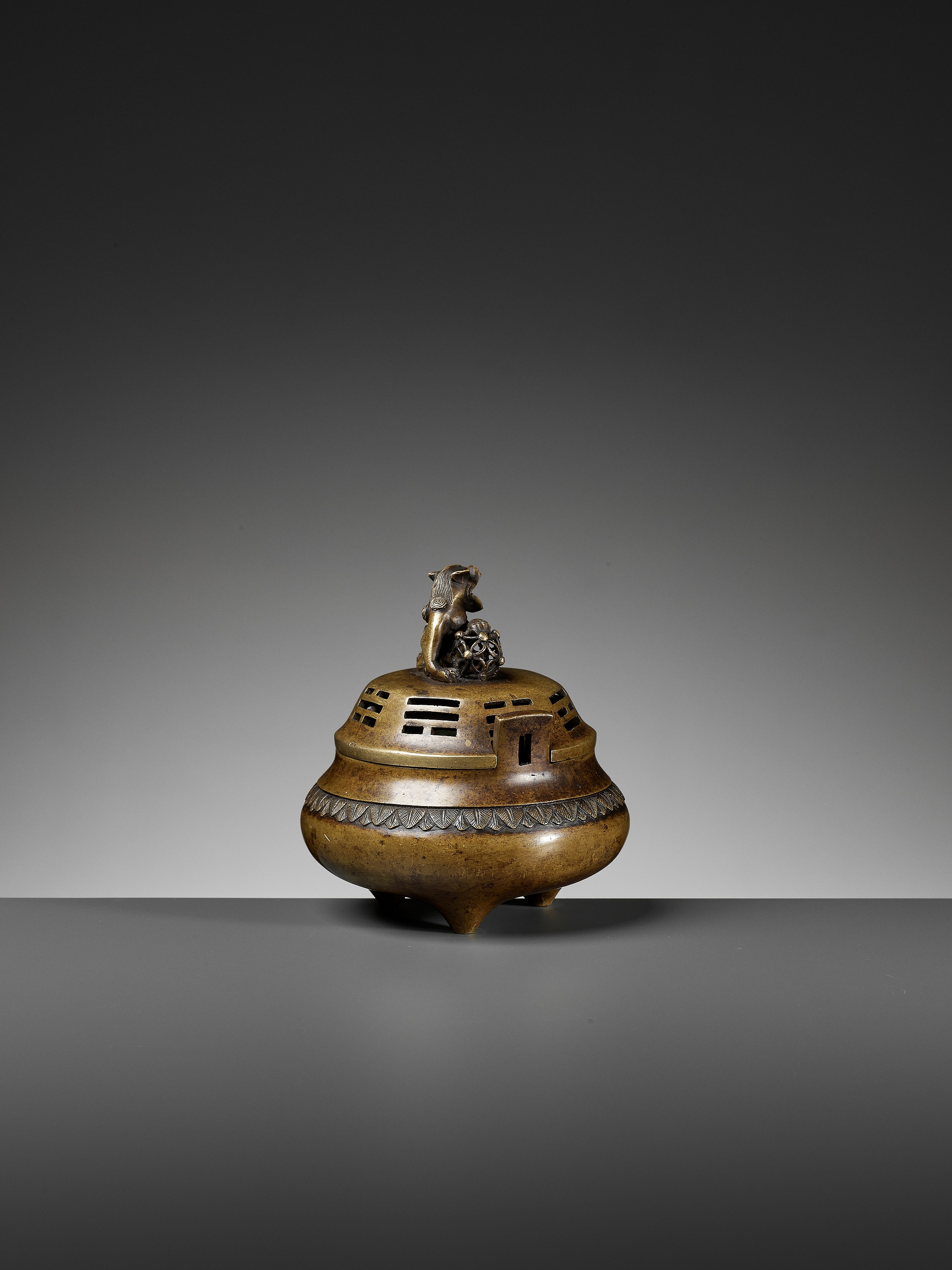 A 'BAGUA' BRONZE CENSER AND COVER, QING DYNASTY - Image 7 of 12