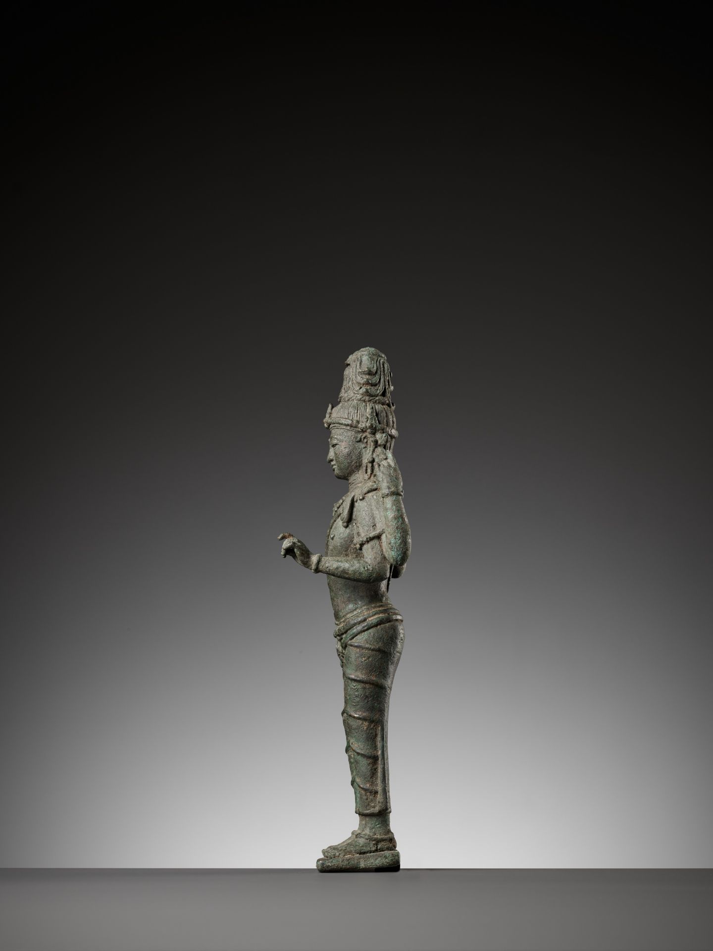 A RARE BRONZE FIGURE OF AVALOKITESHVARA, SRIVIJAYA PERIOD - Bild 6 aus 13