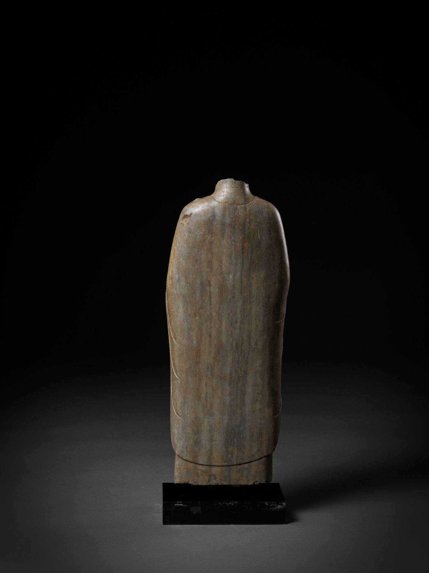 A LIMESTONE TORSO OF BUDDHA, NORTHERN QI DYNASTY - Bild 6 aus 9