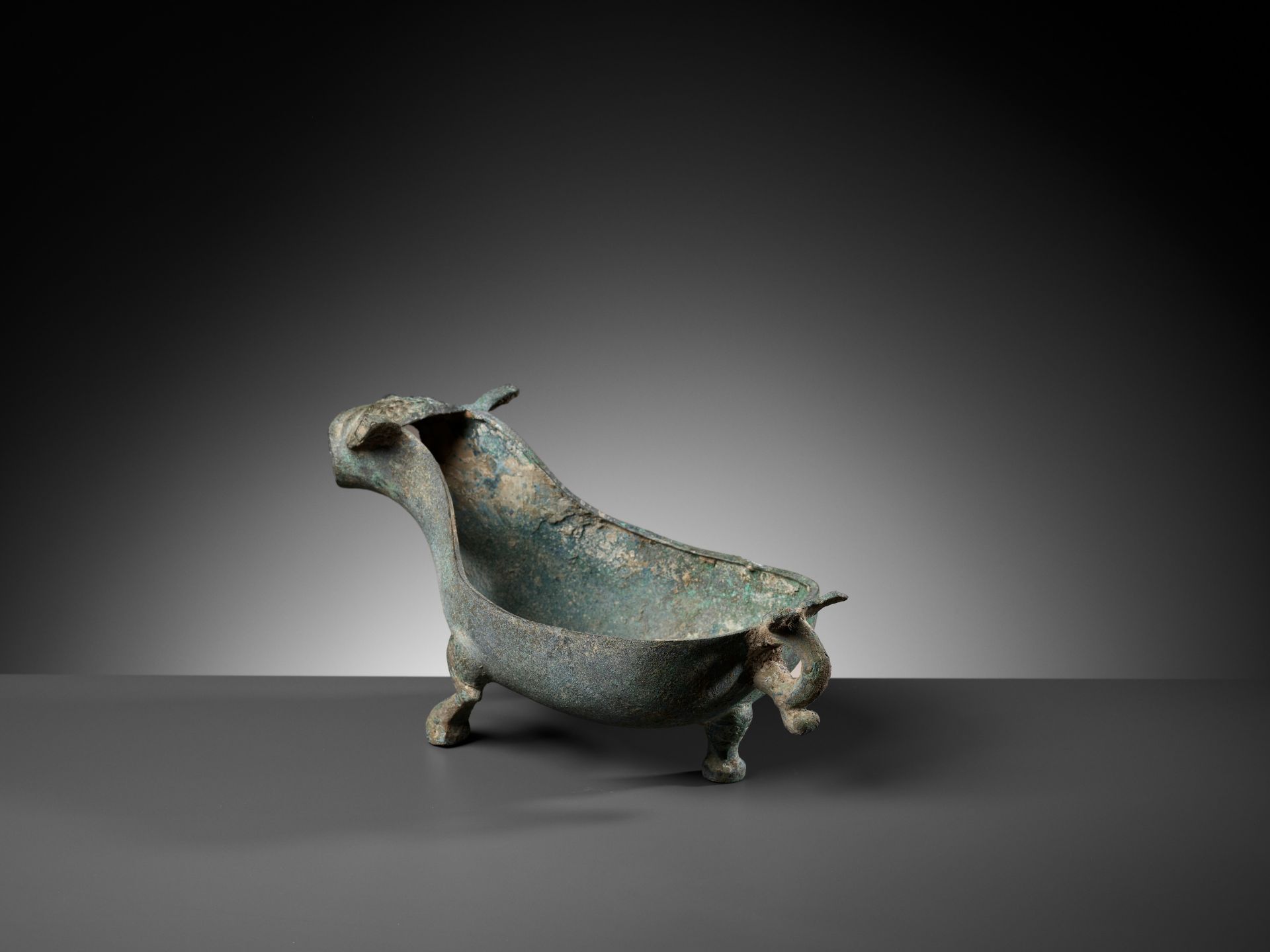 A RARE BRONZE 'ROARING BULL' POURING VESSEL, YI, SPRING AND AUTUMN PERIOD - Image 8 of 13