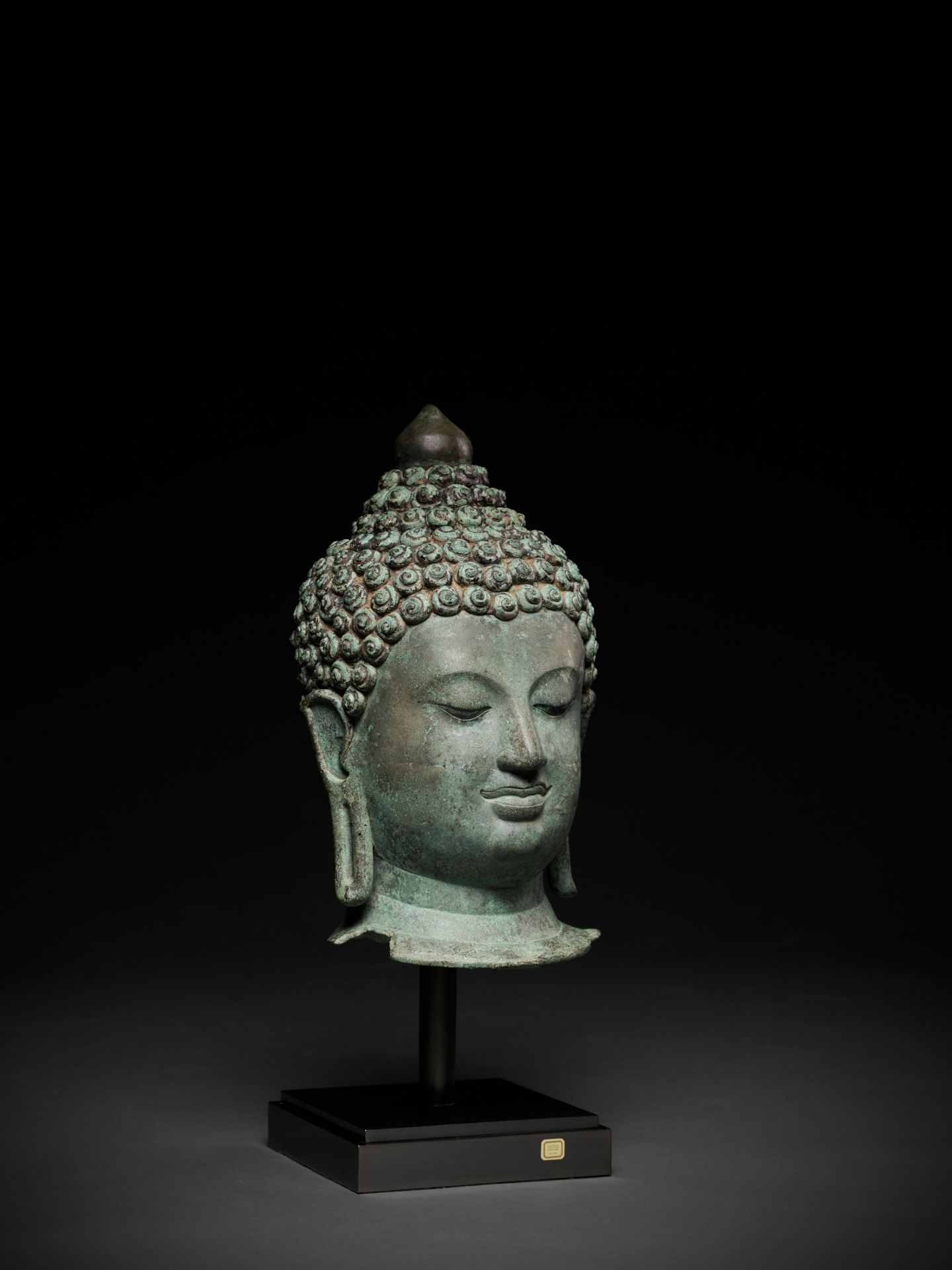 A MONUMENTAL BRONZE HEAD OF BUDDHA, CHIENG SEN STYLE - Bild 11 aus 15