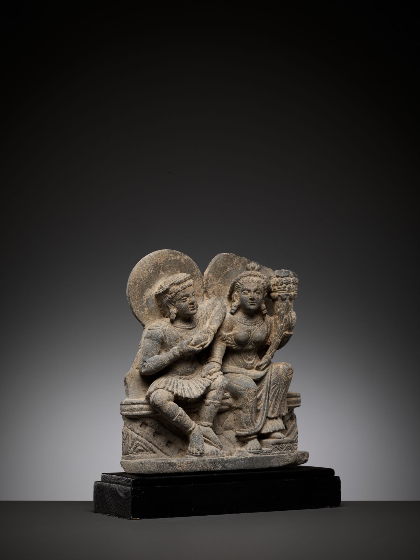 A SCHIST RELIEF DEPICTING HARITI AND PANCHIKA, KUSHAN PERIOD - Bild 9 aus 10