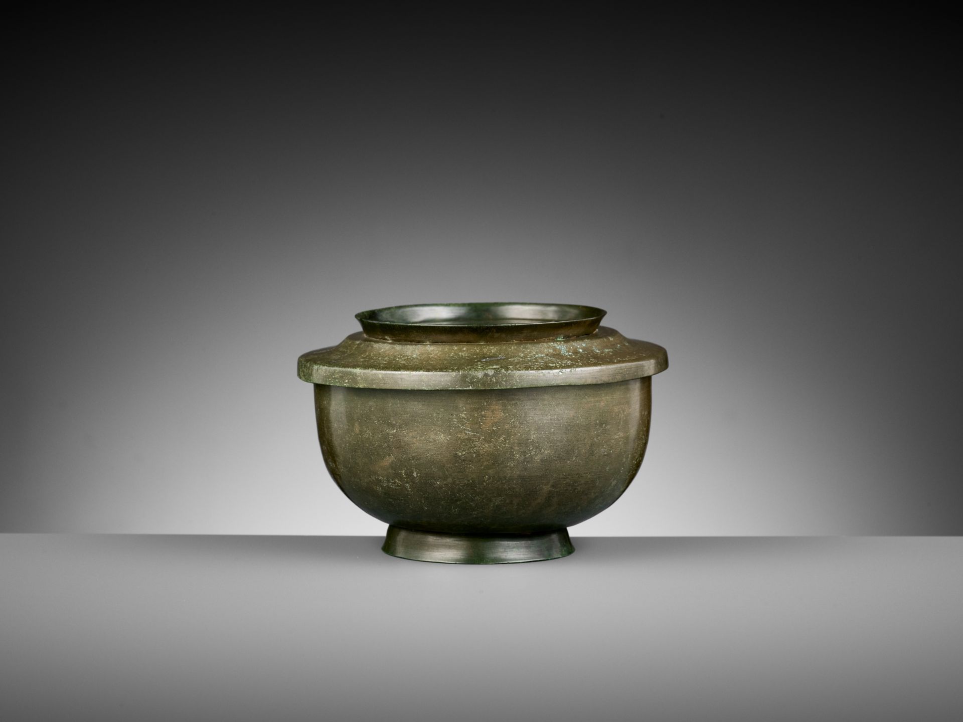 A TWO-PIECE MINIATURE BRONZE STEAMER, XIAN, EASTERN HAN TO THREE KINGDOMS PERIOD - Bild 2 aus 12