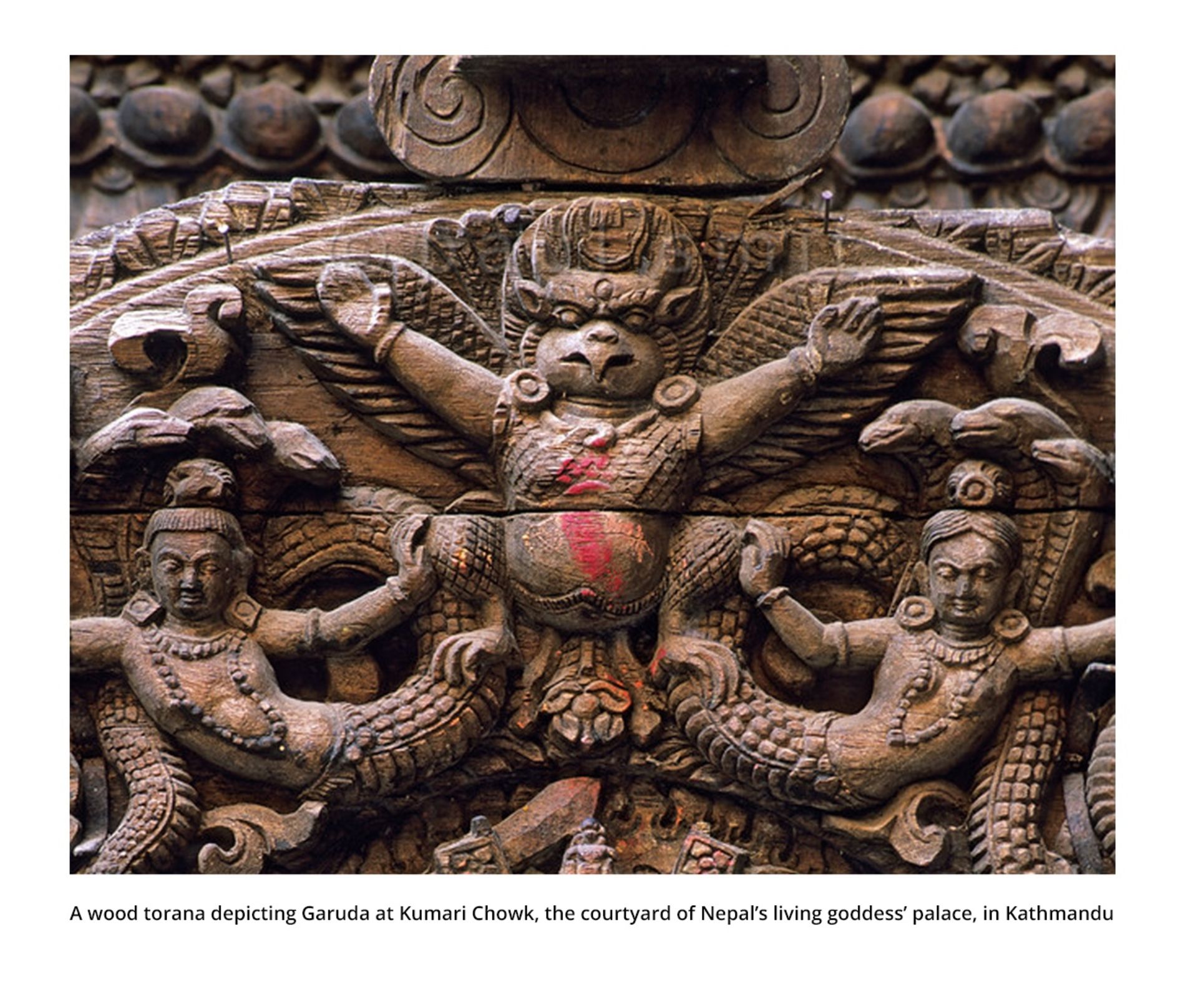 A RARE WOOD PANEL DEPICTING GARUDA WITH VIBHAVASU AND SUPRATIK - Bild 4 aus 11