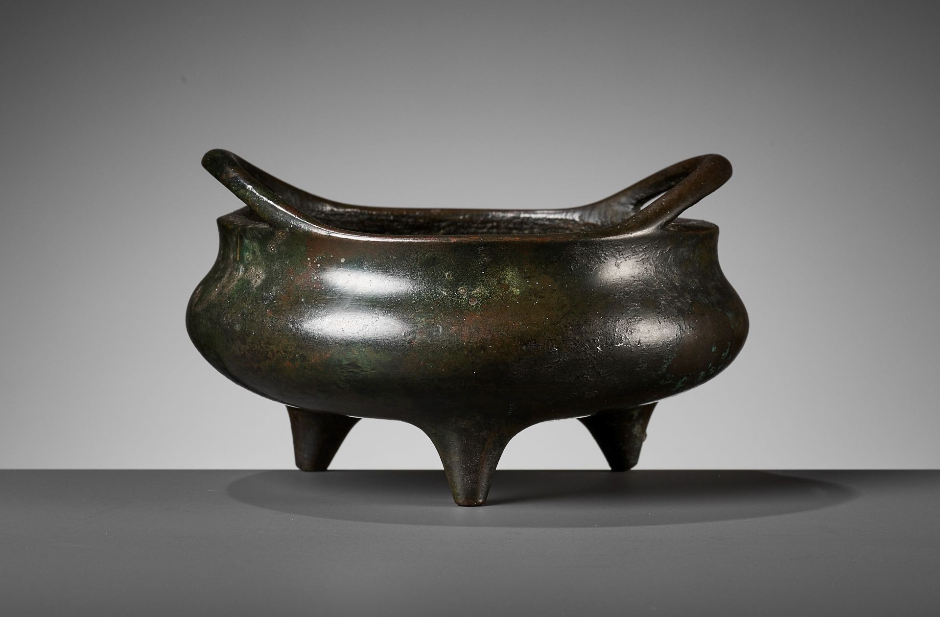 A BRONZE TRIPOD CENSER, SONG YUE LUE MARK, 17TH-18TH CENTURY