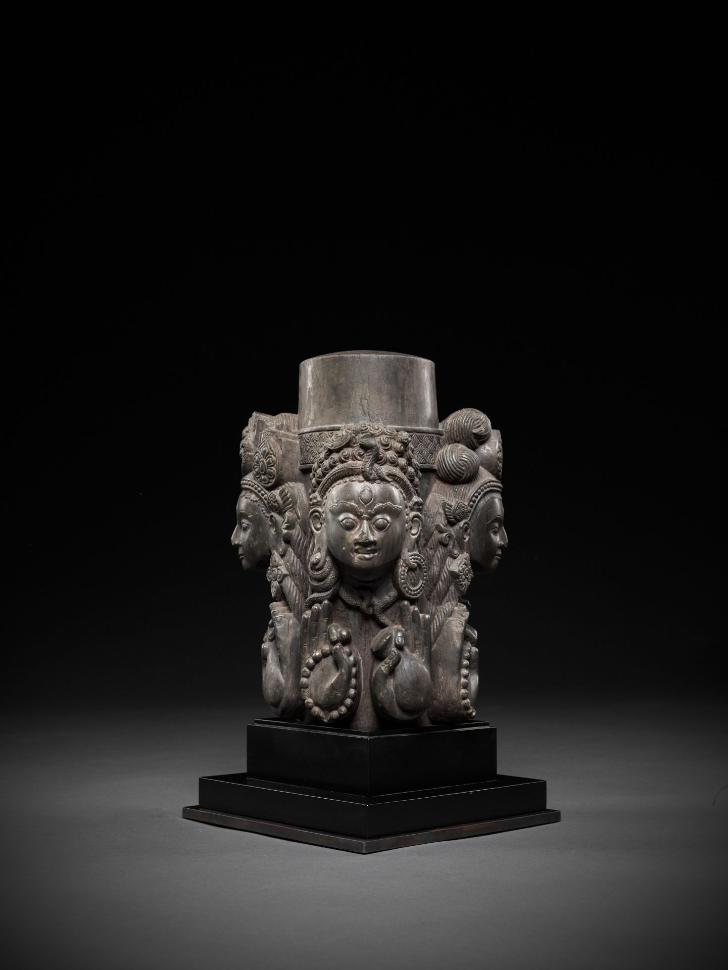 A CARVED STONE LINGA, NEPAL, 16TH-17TH CENTURY - Bild 3 aus 17