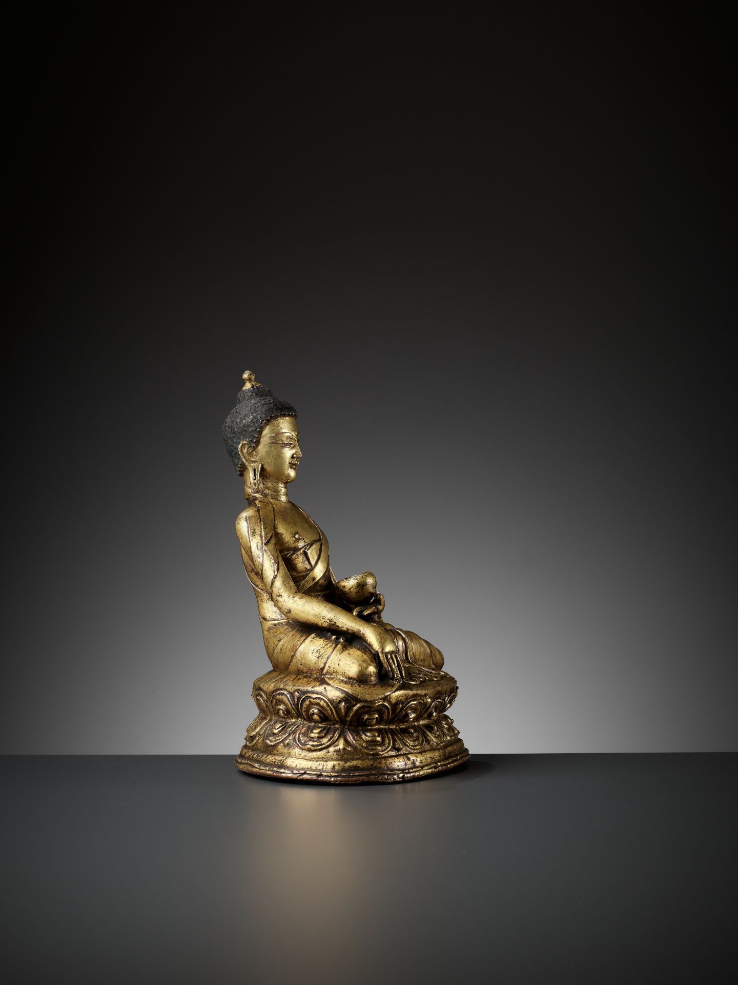 A GILT COPPER ALLOY FIGURE OF BUDDHA, 11TH-12TH CENTURY - Image 9 of 17