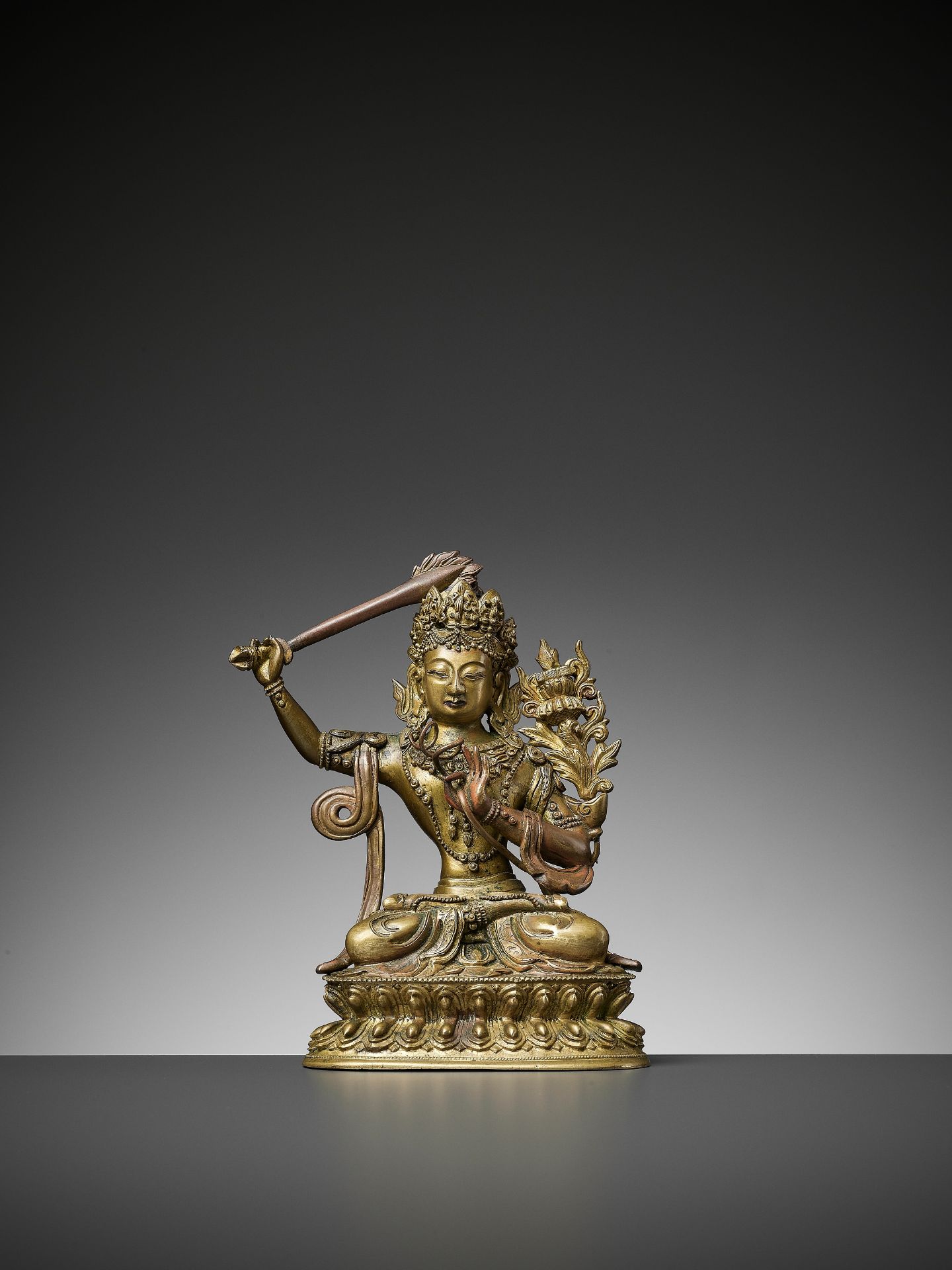 A GILT BRONZE FIGURE OF MANJUSHRI, QIANLONG - Bild 10 aus 11