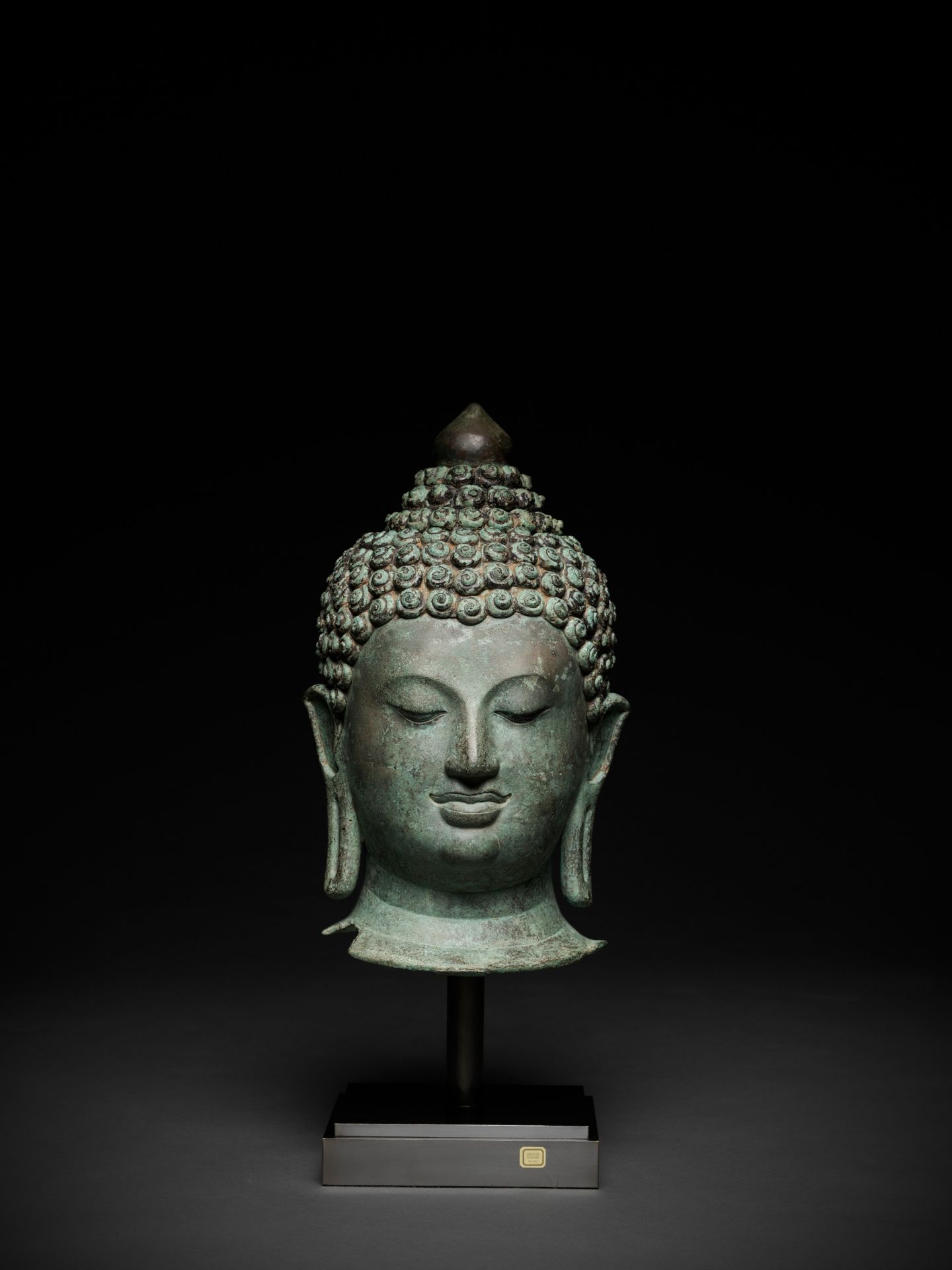 A MONUMENTAL BRONZE HEAD OF BUDDHA, CHIENG SEN STYLE - Bild 13 aus 15