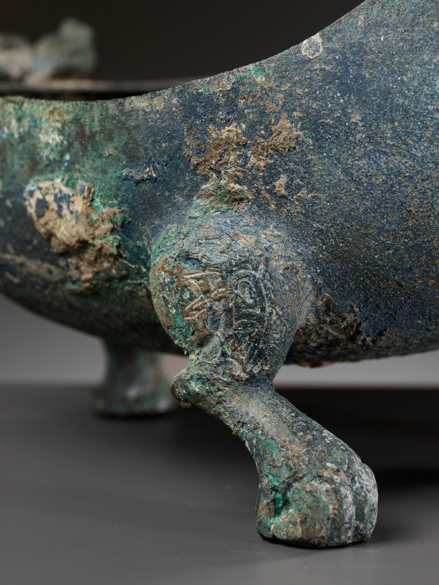 A RARE BRONZE 'ROARING BULL' POURING VESSEL, YI, SPRING AND AUTUMN PERIOD - Image 13 of 13