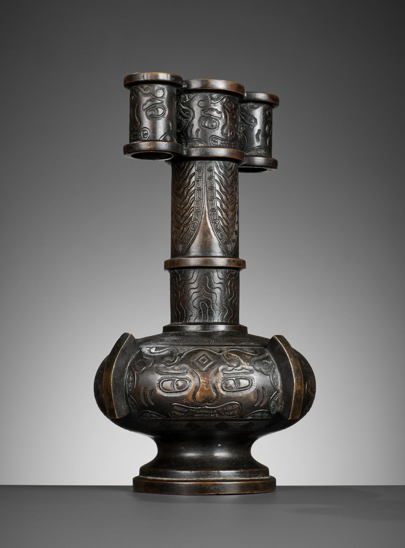 A BRONZE ARROW VASE, TOUHU, XUANDE MARK AND PROBABLY OF THE PERIOD