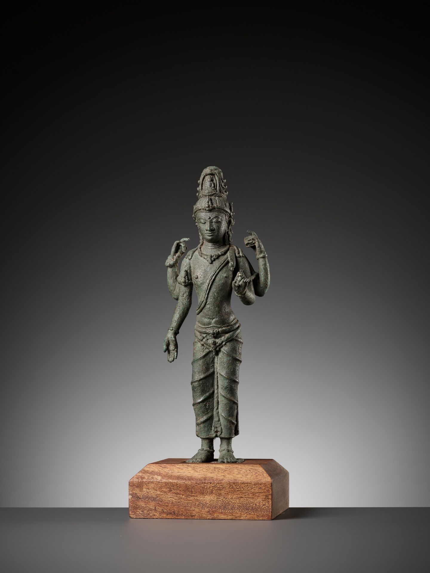 A RARE BRONZE FIGURE OF AVALOKITESHVARA, SRIVIJAYA PERIOD - Bild 12 aus 13