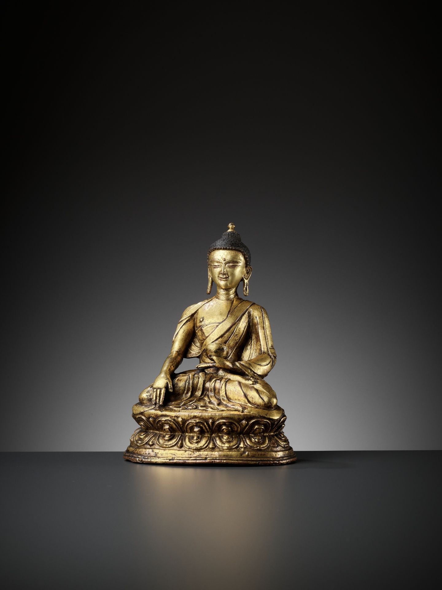 A GILT COPPER ALLOY FIGURE OF BUDDHA, 11TH-12TH CENTURY - Image 6 of 17