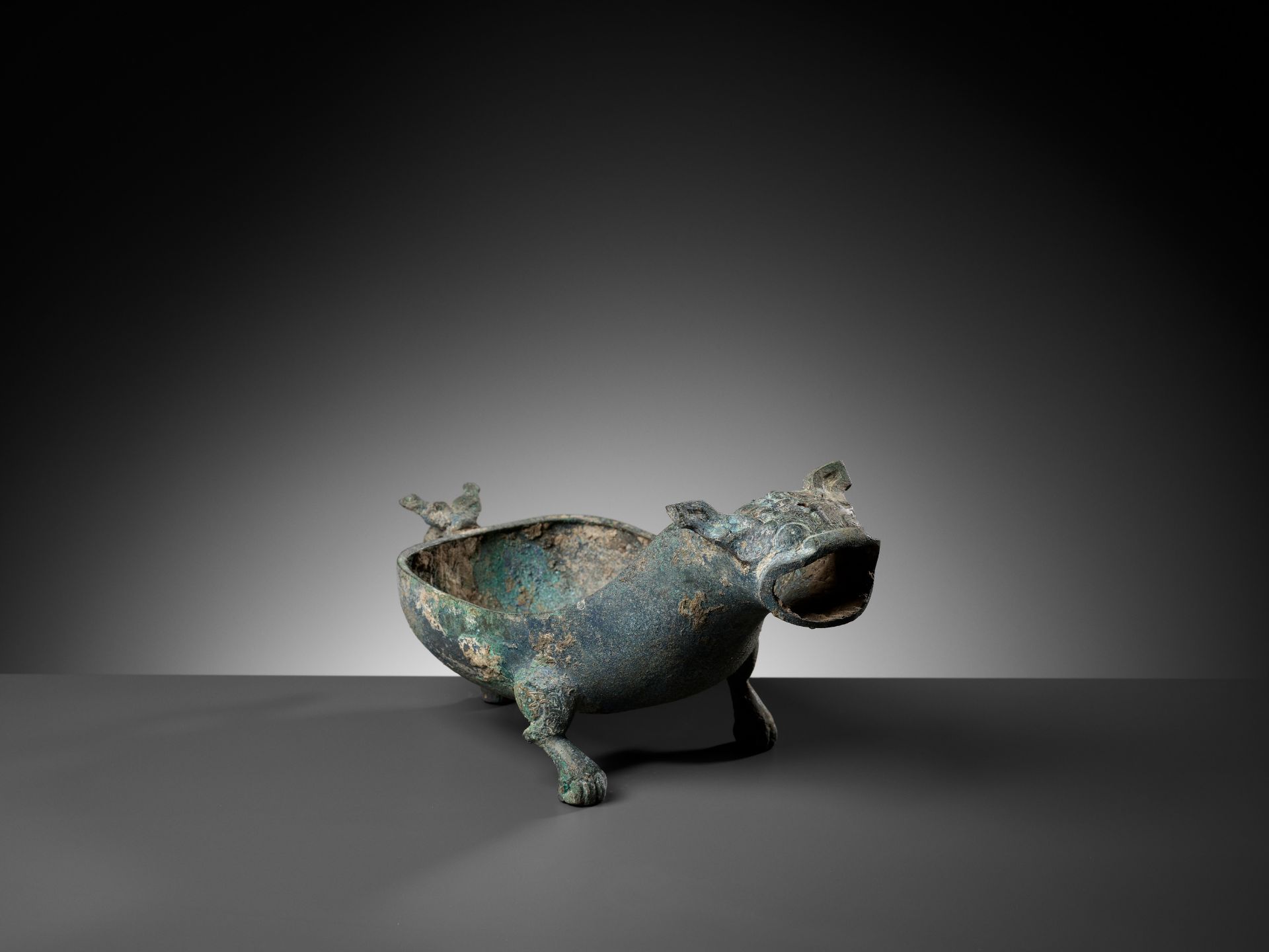 A RARE BRONZE 'ROARING BULL' POURING VESSEL, YI, SPRING AND AUTUMN PERIOD - Image 4 of 13