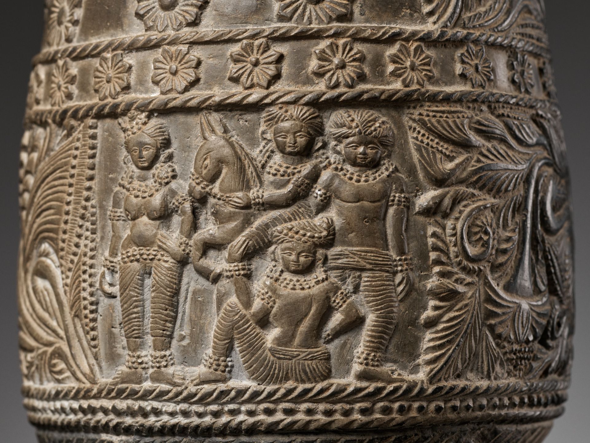 A CHANDRAKETUGARH VASE, 2ND - 1ST CENTURY BC - Bild 18 aus 18