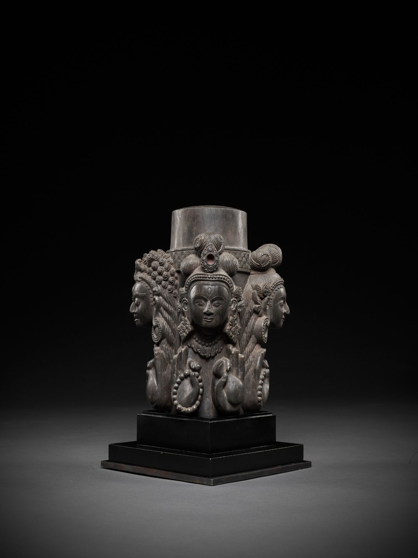 A CARVED STONE LINGA, NEPAL, 16TH-17TH CENTURY - Bild 10 aus 17