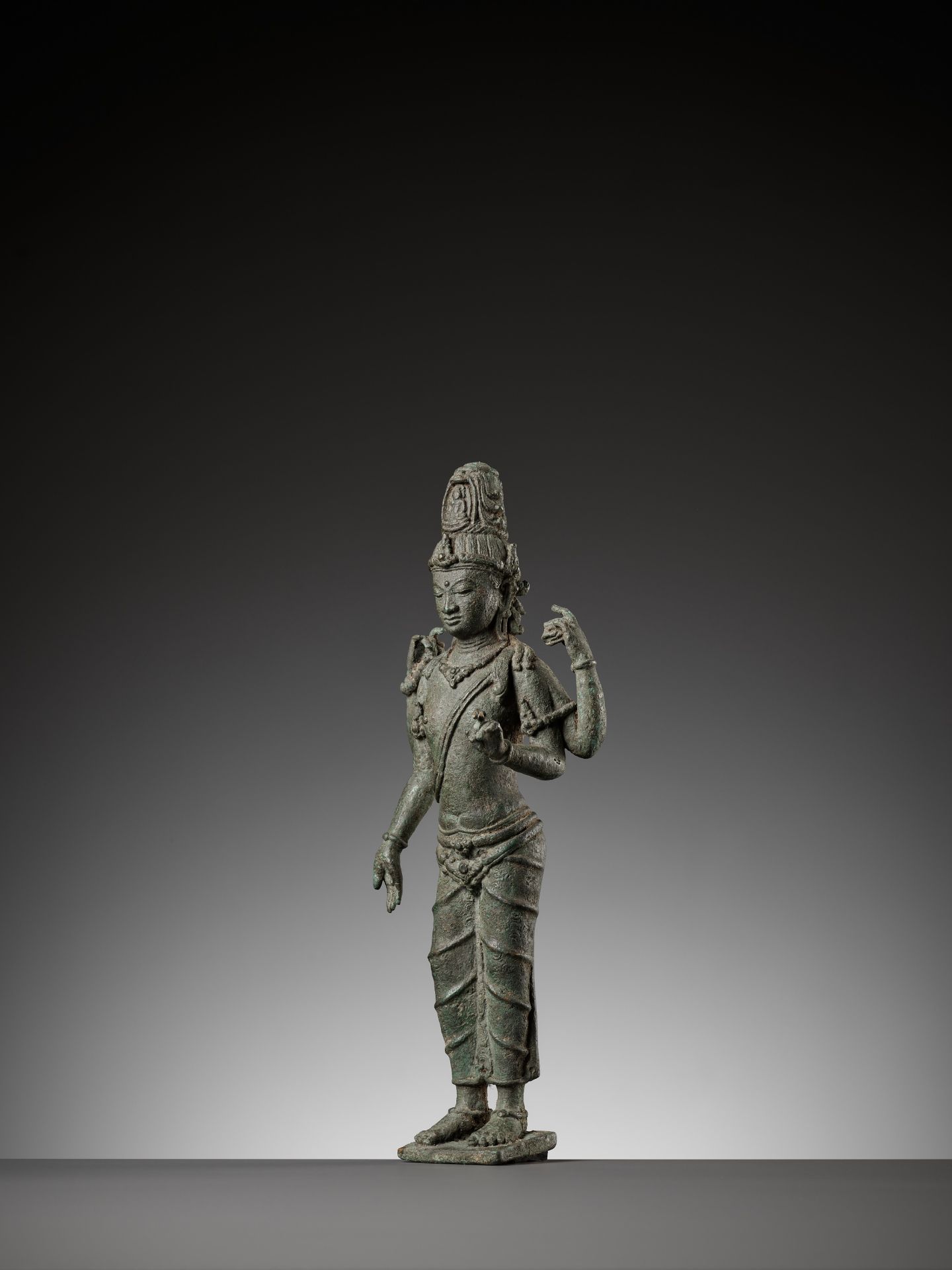 A RARE BRONZE FIGURE OF AVALOKITESHVARA, SRIVIJAYA PERIOD - Bild 5 aus 13