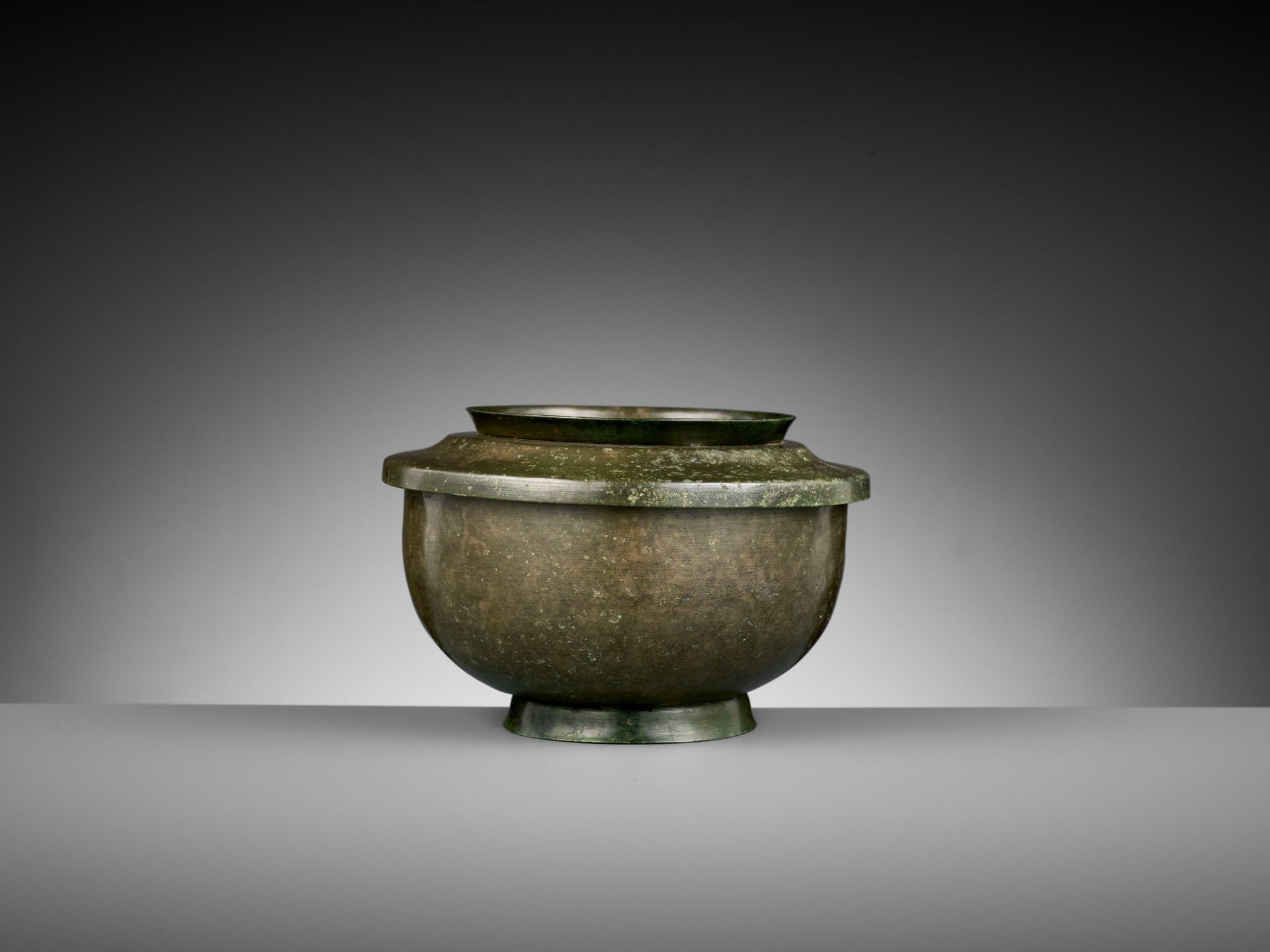 A TWO-PIECE MINIATURE BRONZE STEAMER, XIAN, EASTERN HAN TO THREE KINGDOMS PERIOD - Bild 7 aus 12